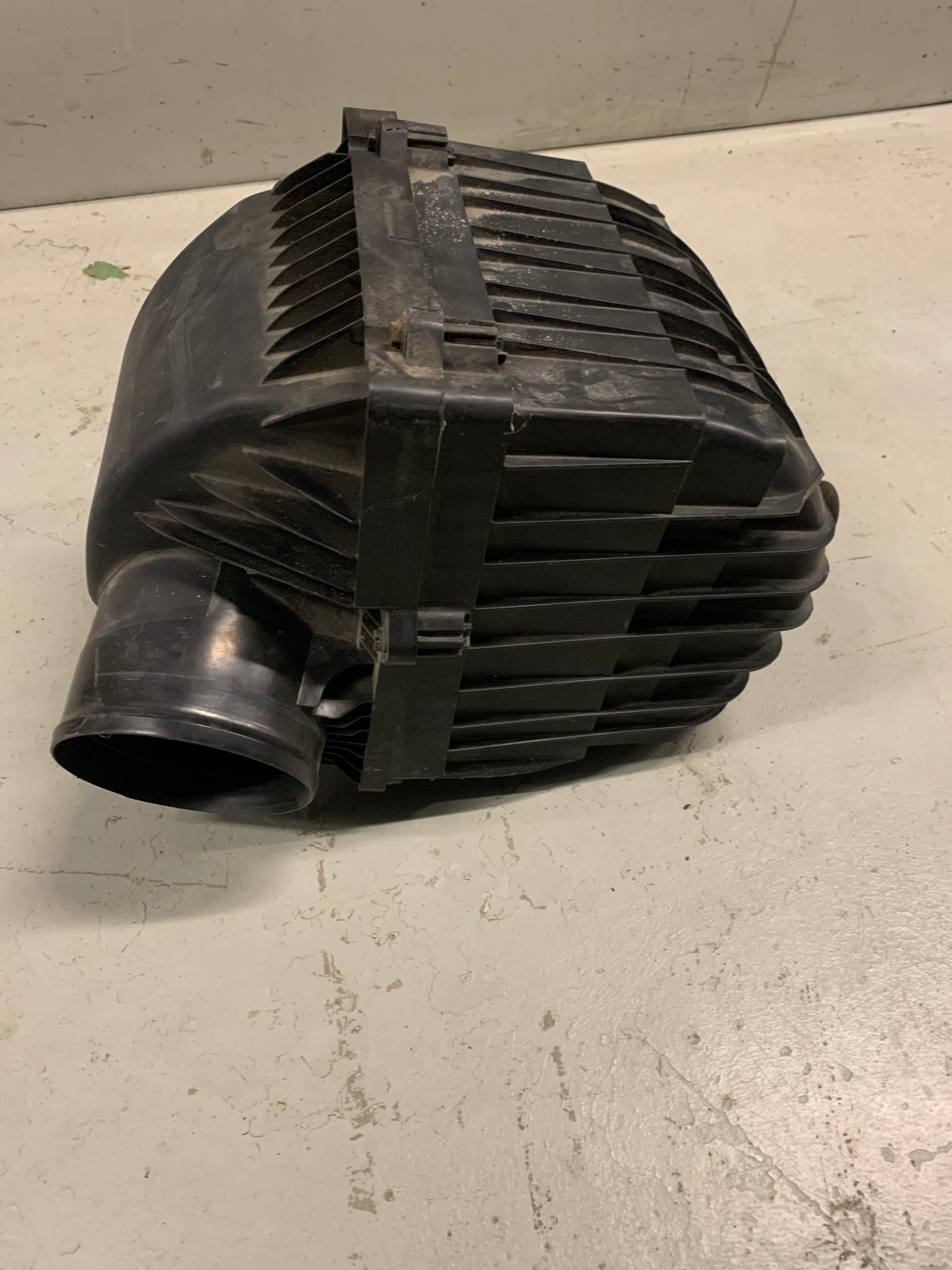 2019 - 2024 RAM 2500 / 3500 AIR INTAKE CLEANER FILTER BOX HOUSING OEM 68321026AC