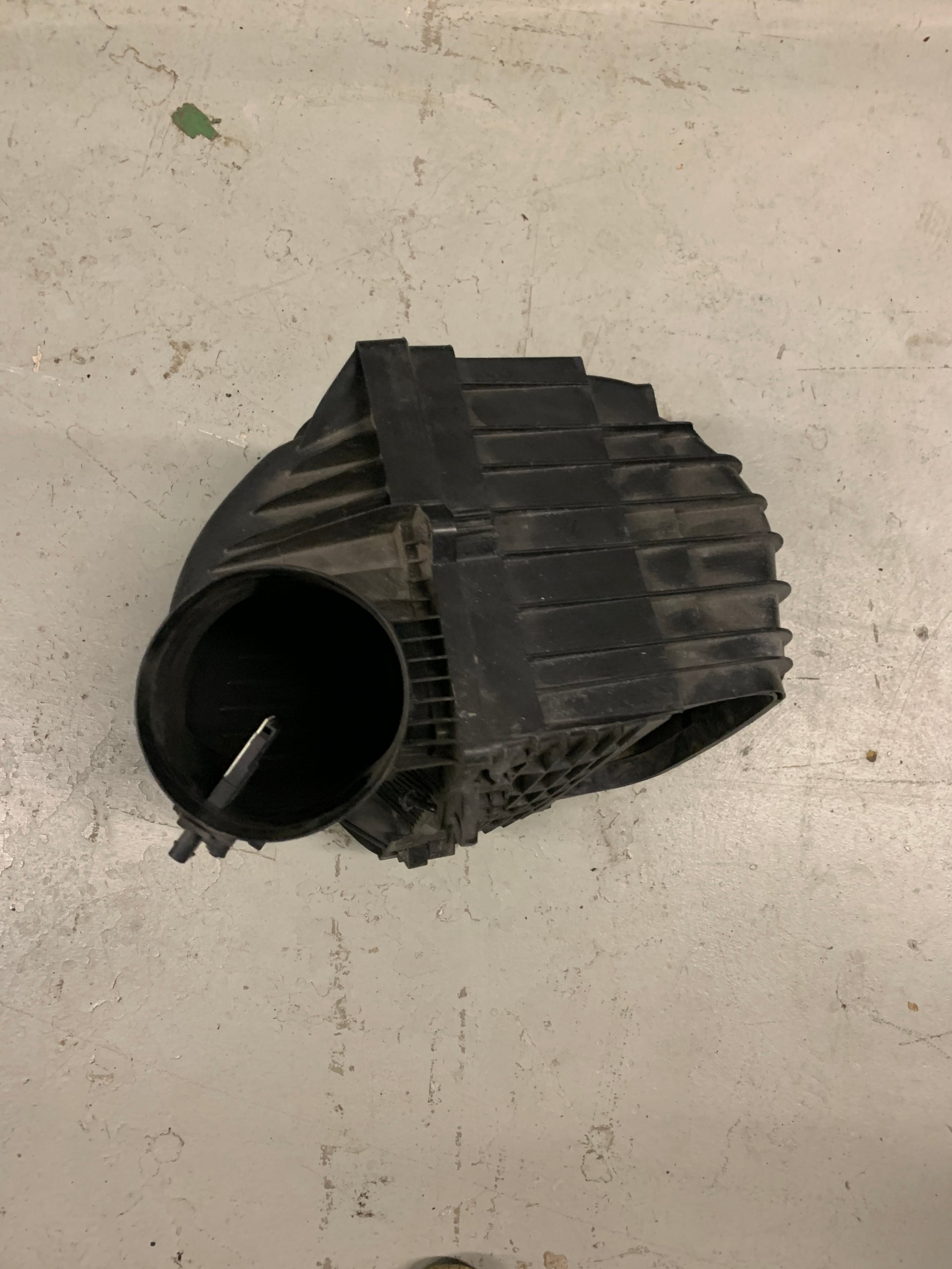 2019 - 2024 RAM 2500 / 3500 AIR INTAKE CLEANER FILTER BOX HOUSING OEM 68321026AC