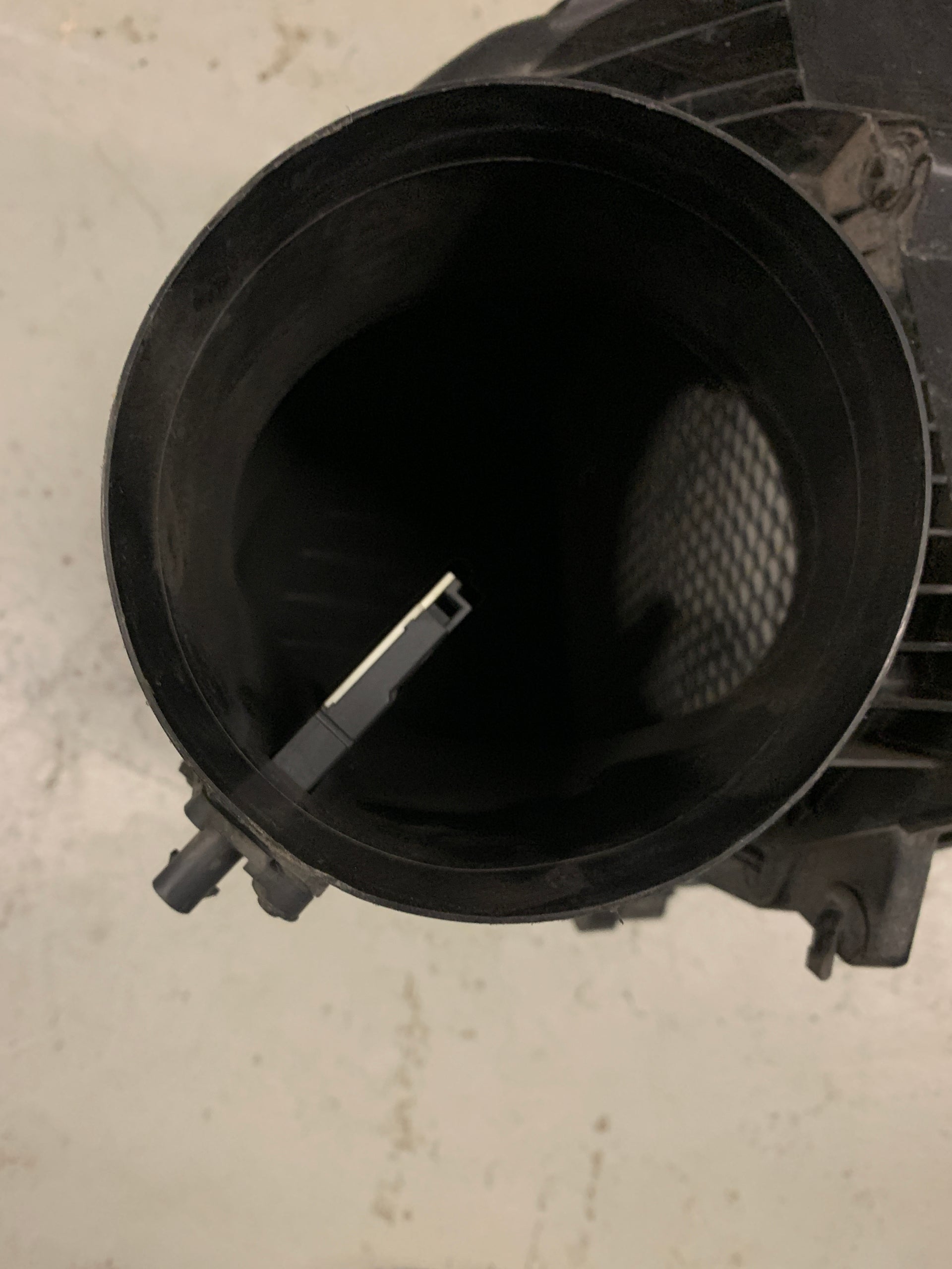 2019 - 2024 RAM 2500 / 3500 AIR INTAKE CLEANER FILTER BOX HOUSING OEM 68321026AC