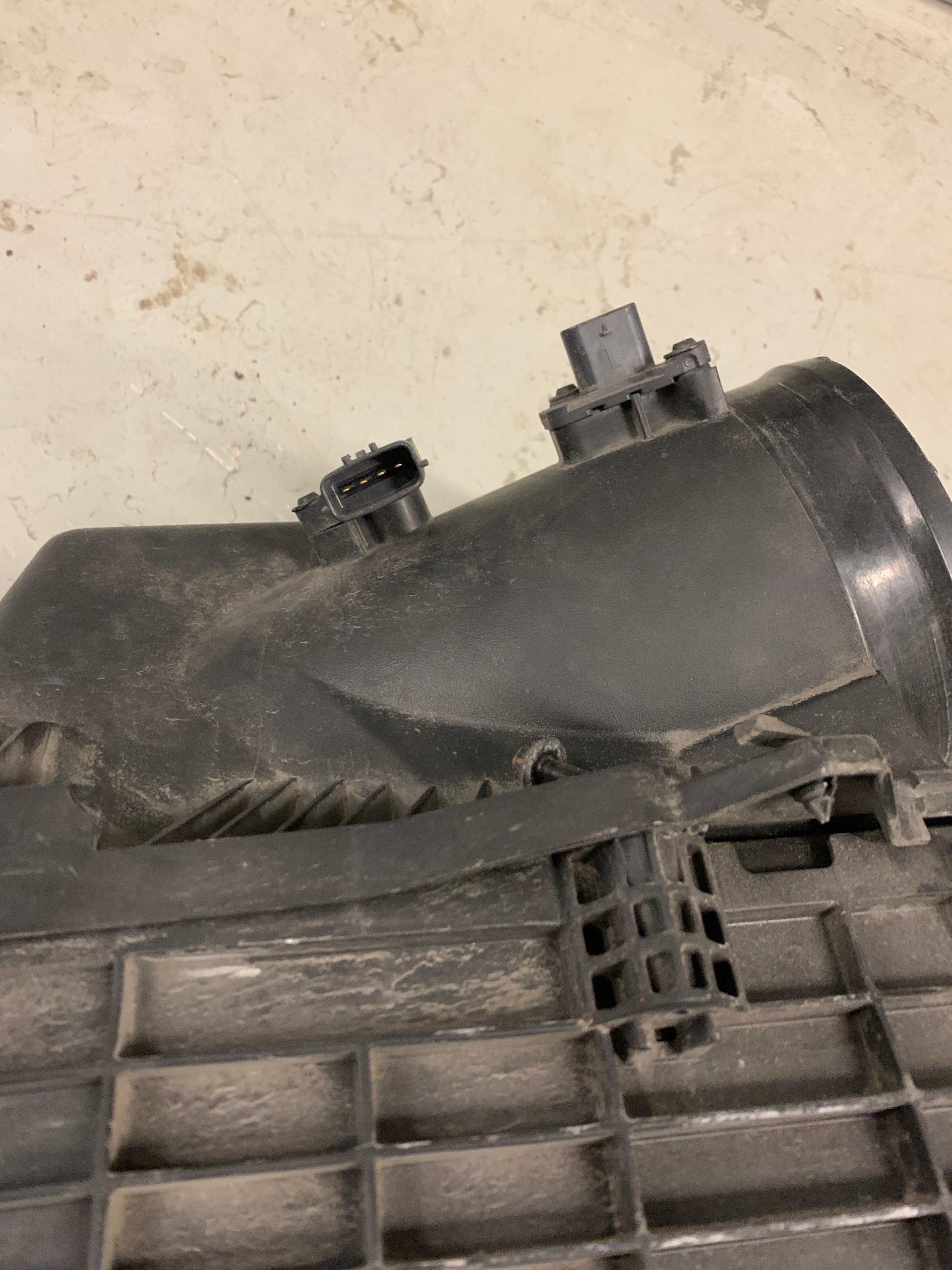 2019 - 2024 RAM 2500 / 3500 AIR INTAKE CLEANER FILTER BOX HOUSING OEM 68321026AC
