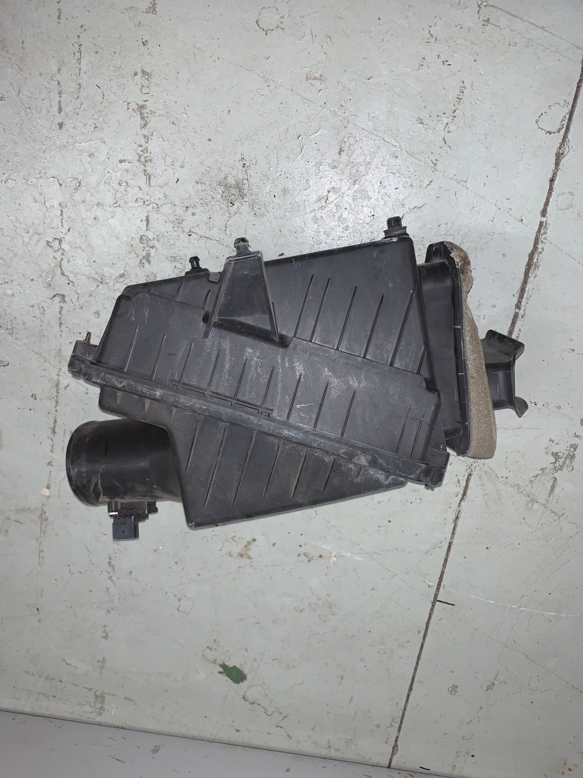 2014 - 2020 GMC SIERRA / CHEVY SILVERADO / YUKON / TAHOE CAJA LIMPIADORA DE FILTRO DE AIRE 6.2 84061303 OEM