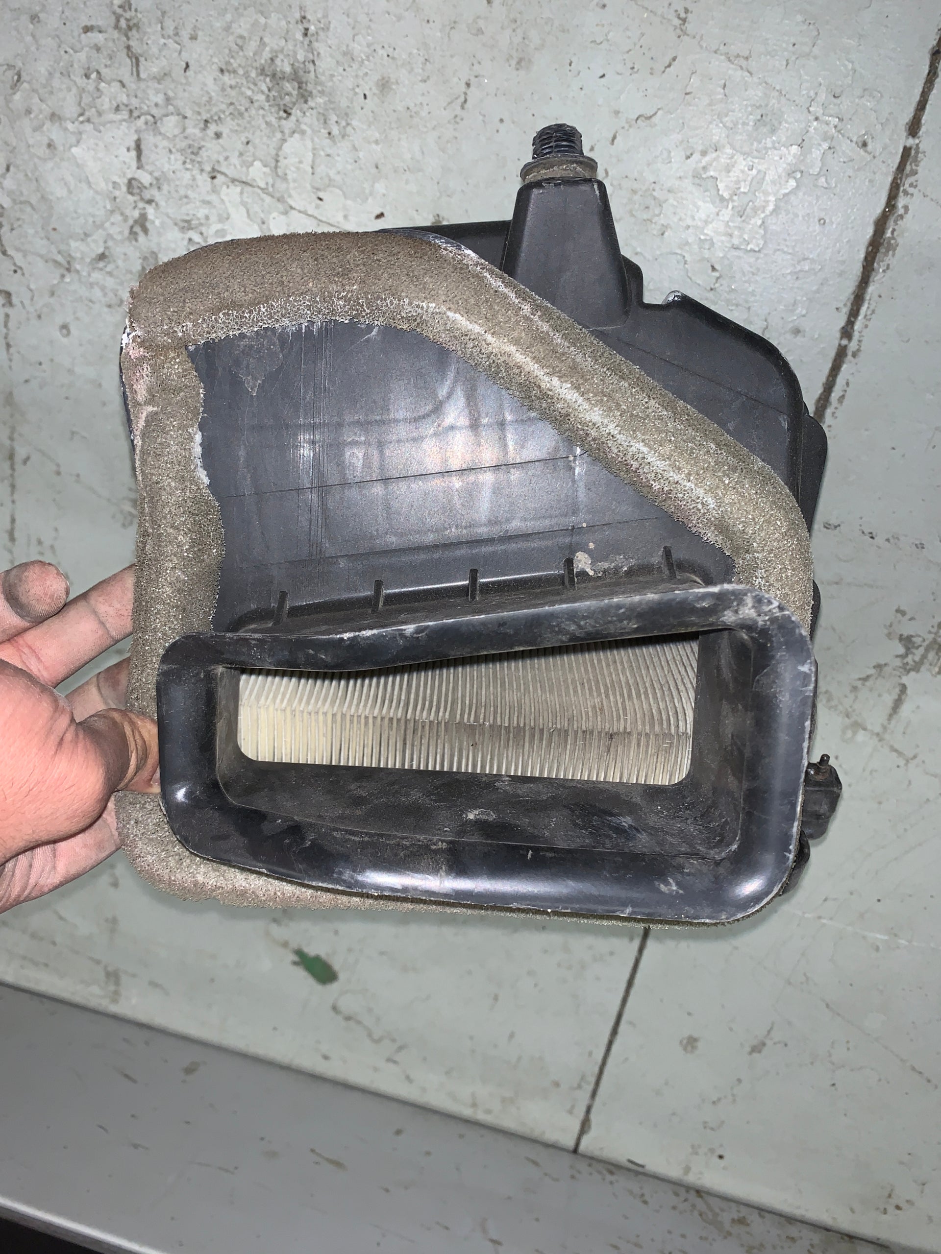 2014 - 2020 GMC SIERRA / CHEVY SILVERADO / YUKON / TAHOE CAJA LIMPIADORA DE FILTRO DE AIRE 6.2 84061303 OEM