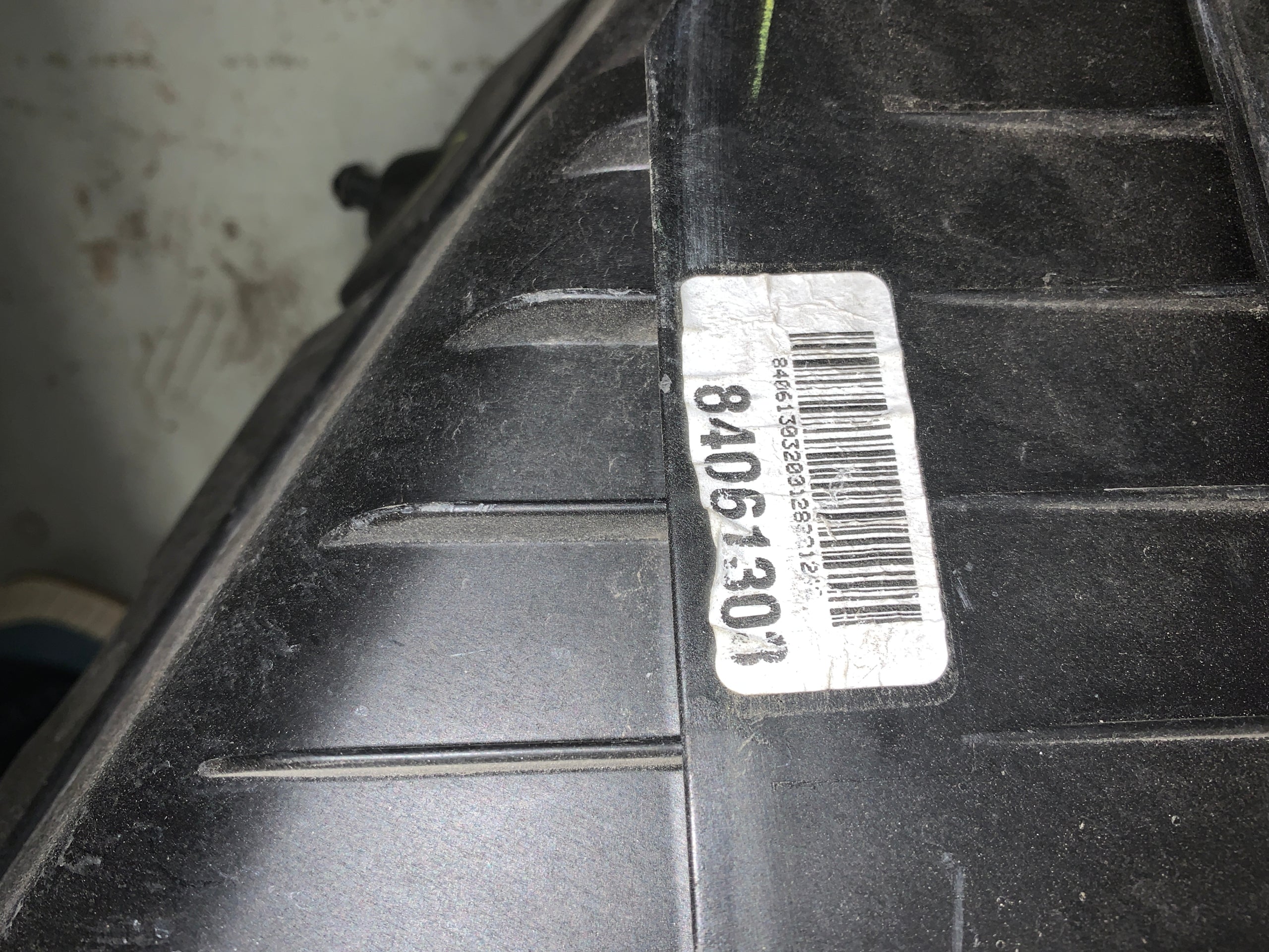 2014 - 2020 GMC SIERRA / CHEVY SILVERADO / YUKON / TAHOE CAJA LIMPIADORA DE FILTRO DE AIRE 6.2 84061303 OEM