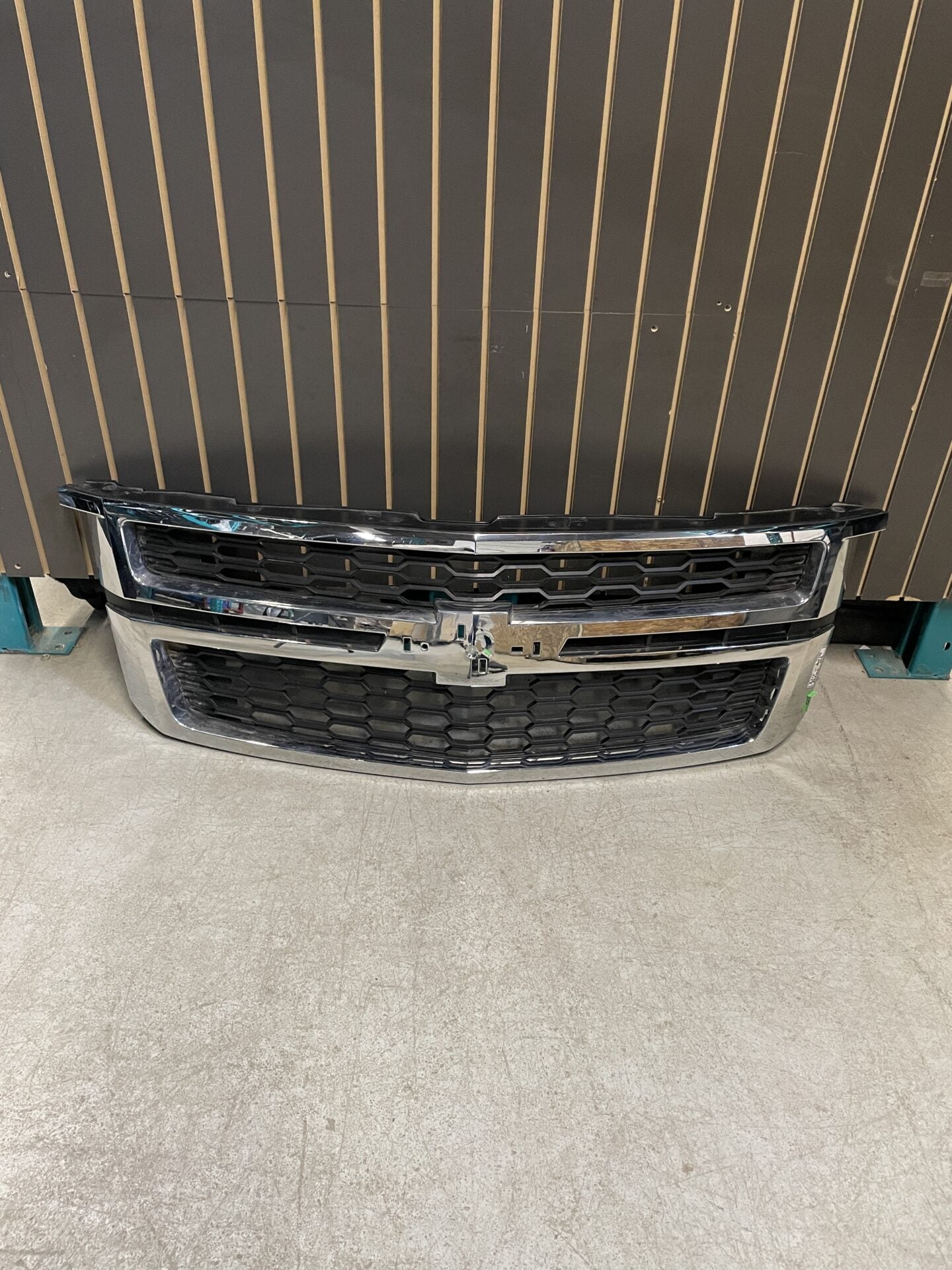 2015 - 2020 CHEVY TAHOE / SUBURBAN FRONT CHROME GRILLE 23440914