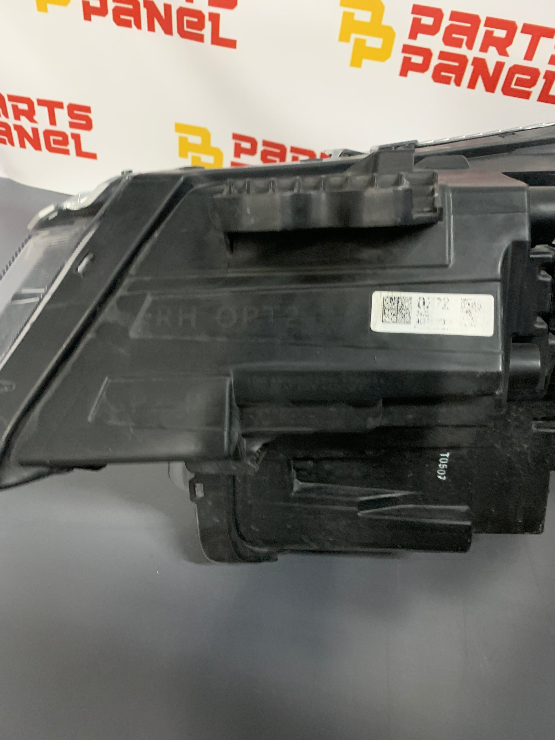 2024 - 2025 KIA SELTOS RIGHT SIDE FULL LED HEADLIGHT ASSEMBLY 92102-Q