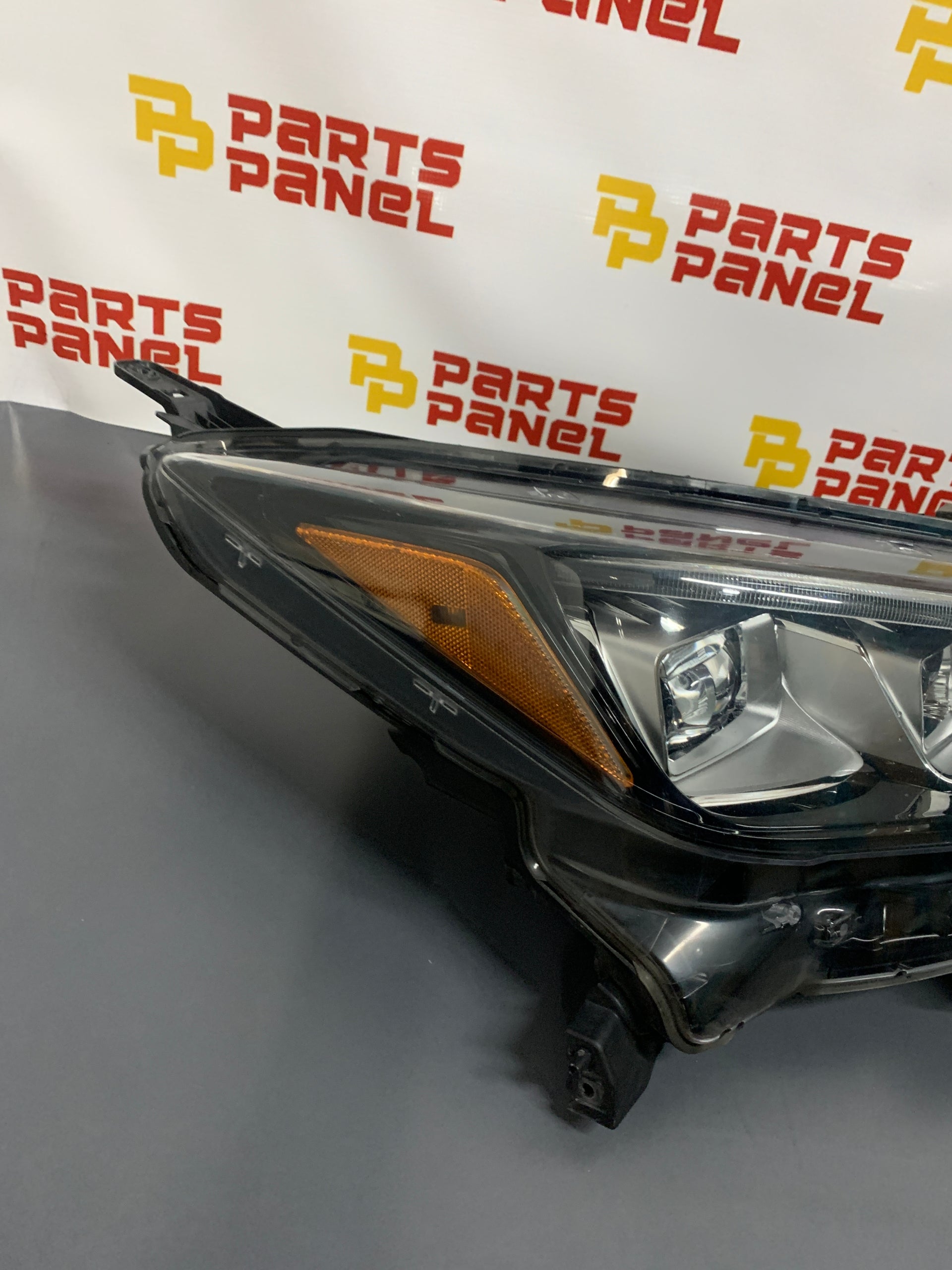 2018 - 2022 NISSAN LEAF PASSENGER SIDE RH LED HEADLIGHT 260105SA5B