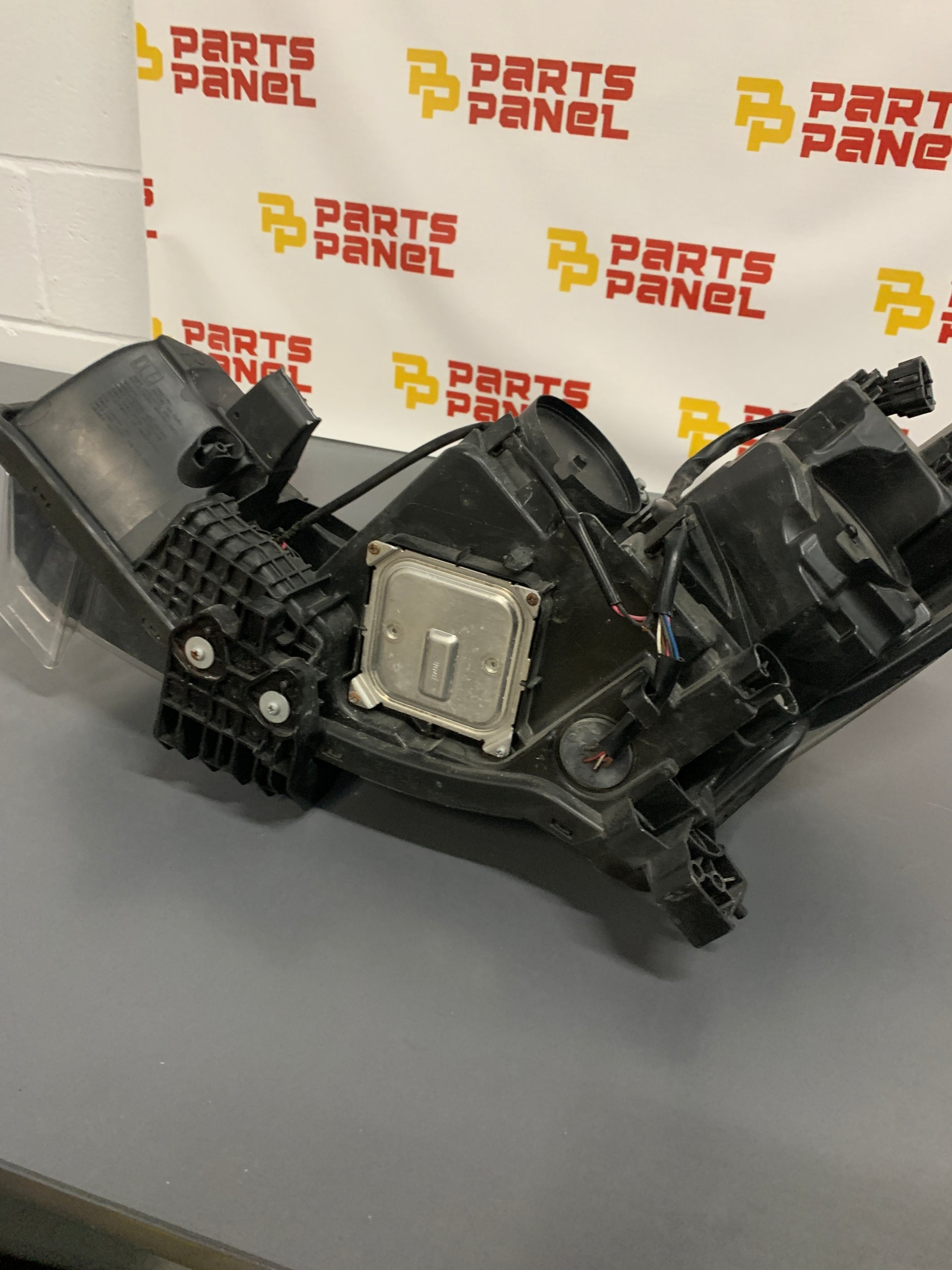2018 - 2022 NISSAN LEAF PASSENGER SIDE RH LED HEADLIGHT 260105SA5B