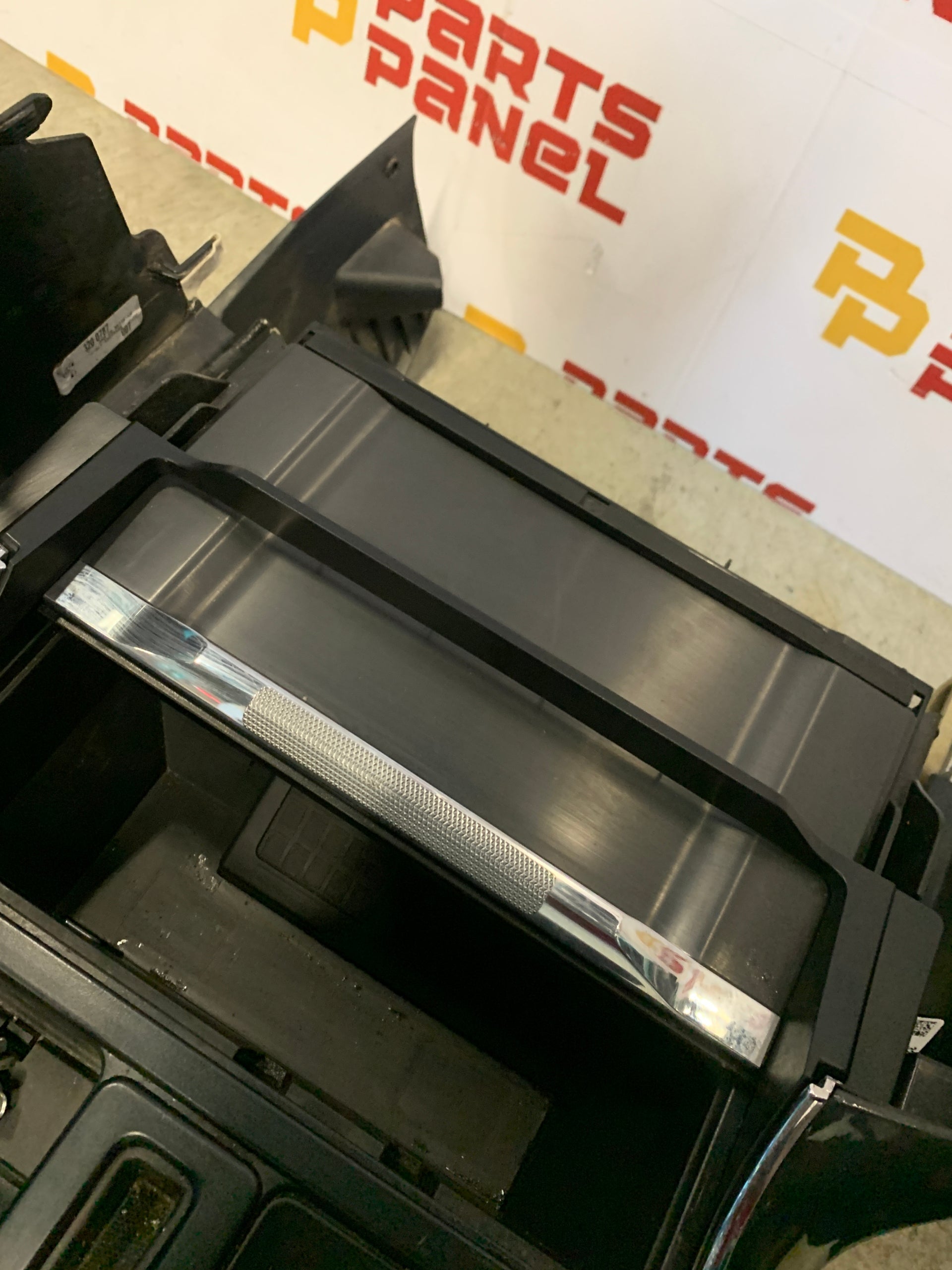 CONSOLA CENTRAL DELANTERA CON CARGADOR INALÁMBRICO PARA FORD F150 2021-2024