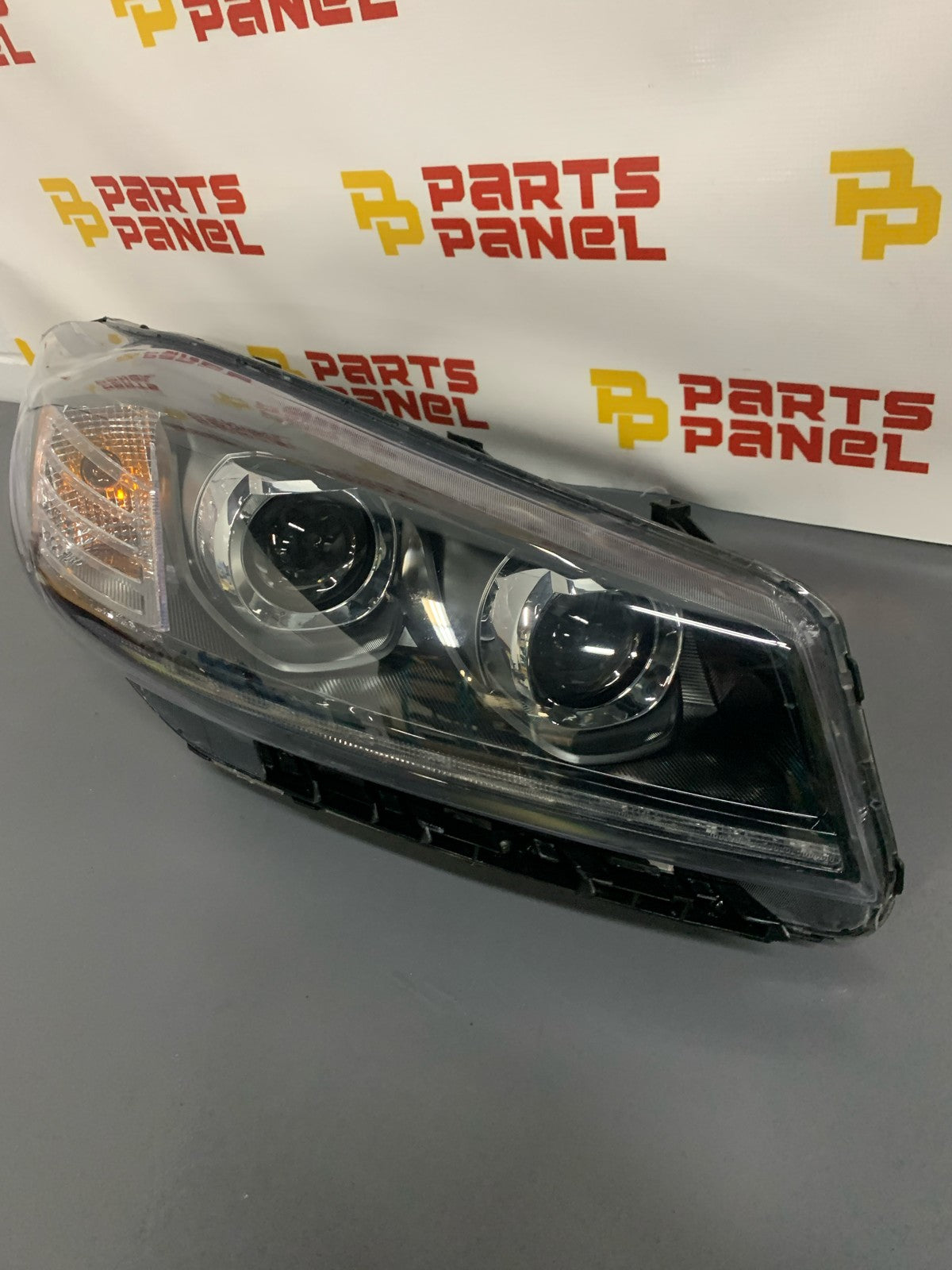 2019 - 2020 KIA SORENTO PASSENGER RH SIDE LED ACCENT HEADLIGHT 92102-C6 OEM USED
