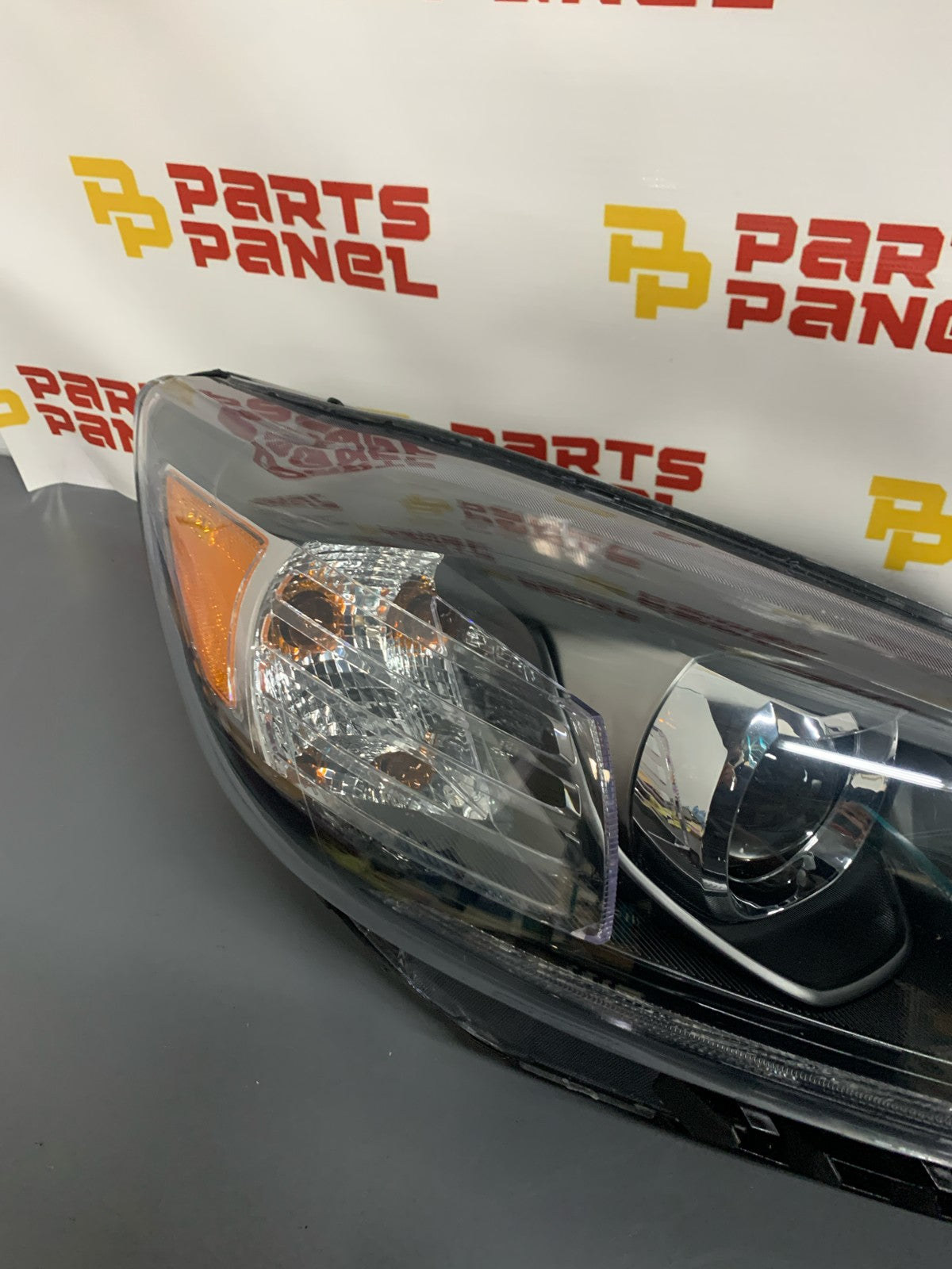 2019 - 2020 KIA SORENTO PASSENGER RH SIDE LED ACCENT HEADLIGHT 92102-C6 OEM USED