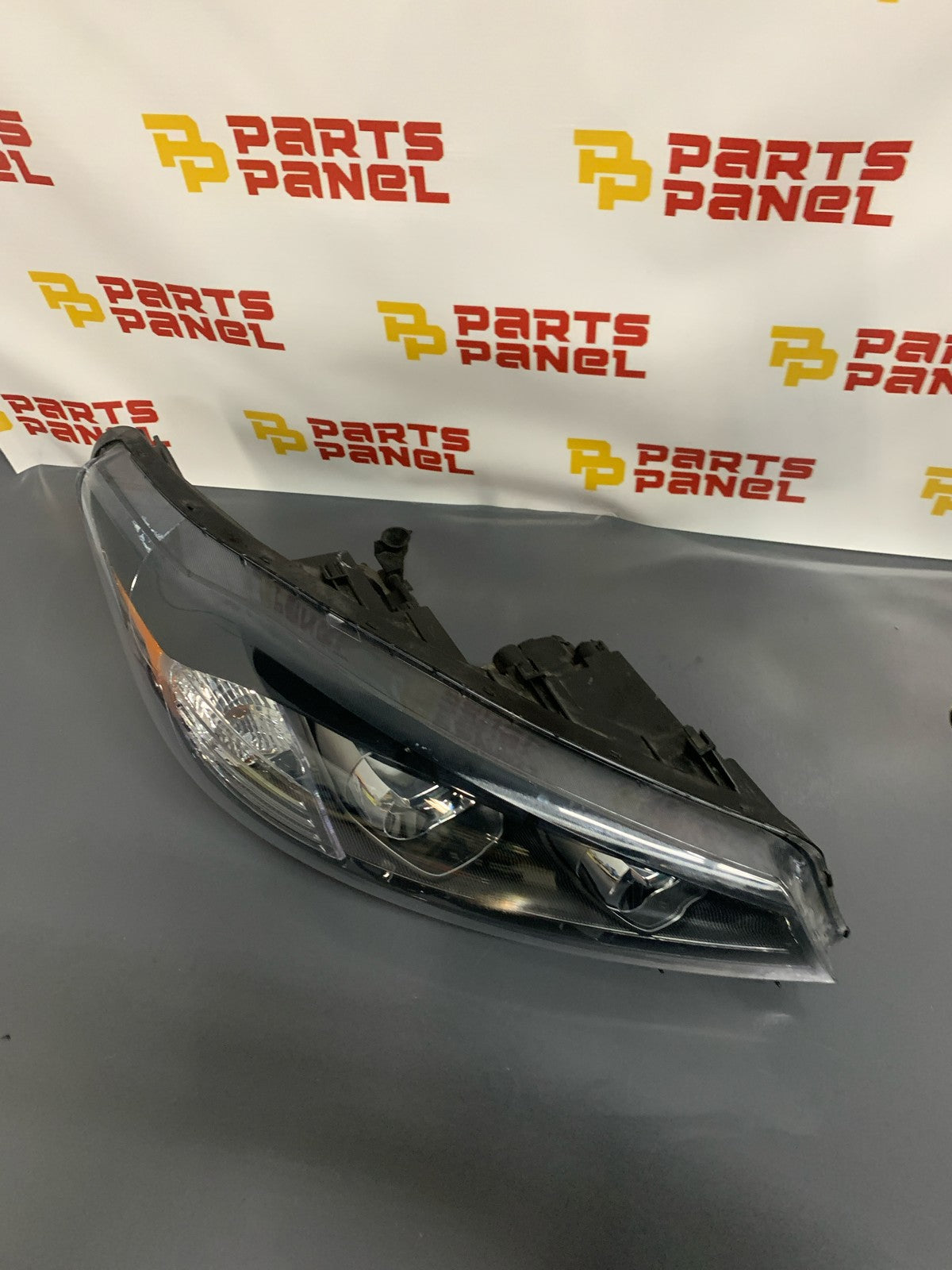 2019 - 2020 KIA SORENTO PASSENGER RH SIDE LED ACCENT HEADLIGHT 92102-C6 OEM USED