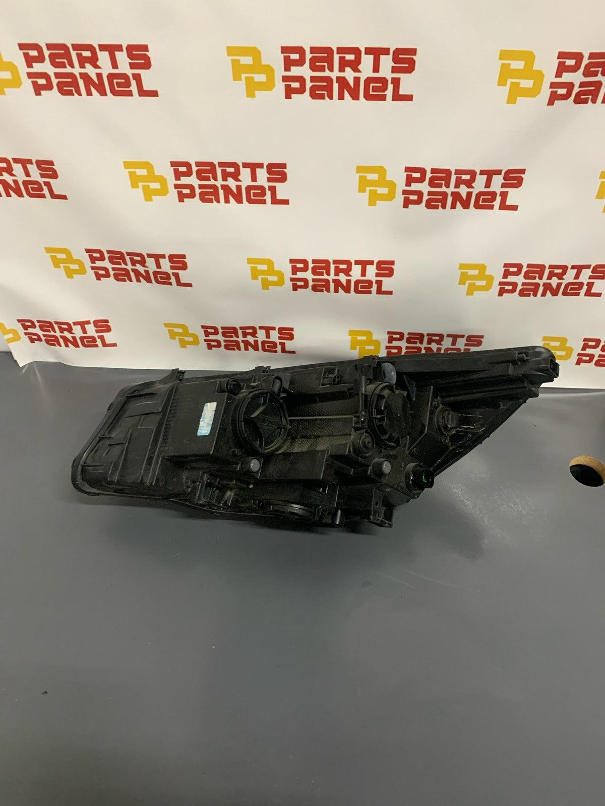 2019 - 2020 KIA SORENTO PASSENGER RH SIDE LED ACCENT HEADLIGHT 92102-C6 OEM USED