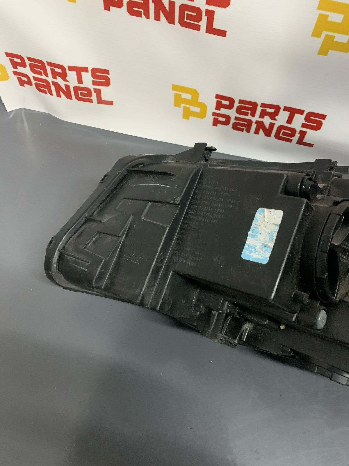 2019 - 2020 KIA SORENTO PASSENGER RH SIDE LED ACCENT HEADLIGHT 92102-C6 OEM USED