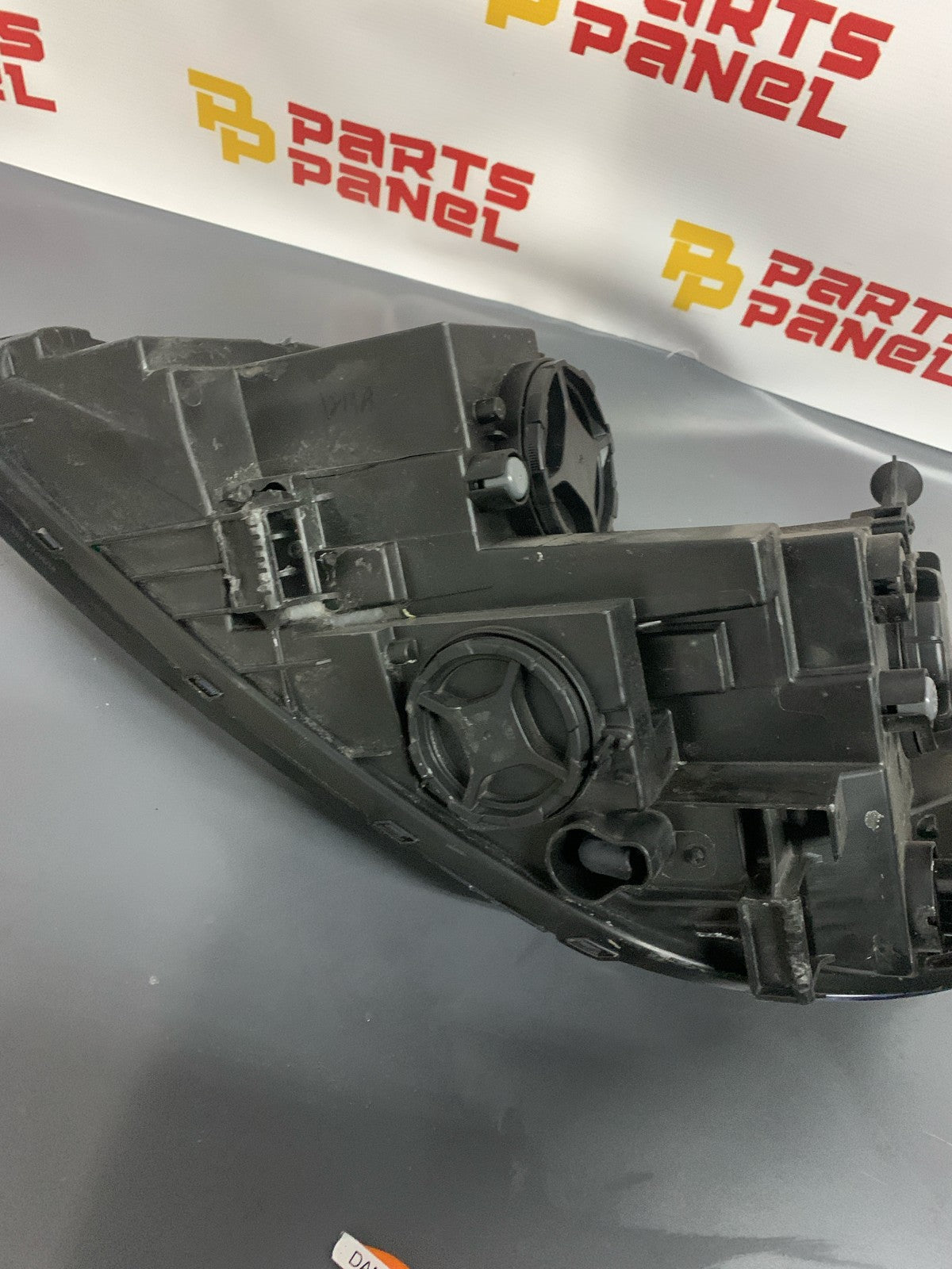 2019 - 2020 KIA SORENTO PASSENGER RH SIDE LED ACCENT HEADLIGHT 92102-C6 OEM USED