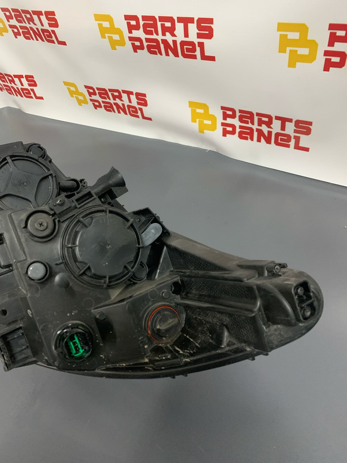 2019 - 2020 KIA SORENTO PASSENGER RH SIDE LED ACCENT HEADLIGHT 92102-C6 OEM USED