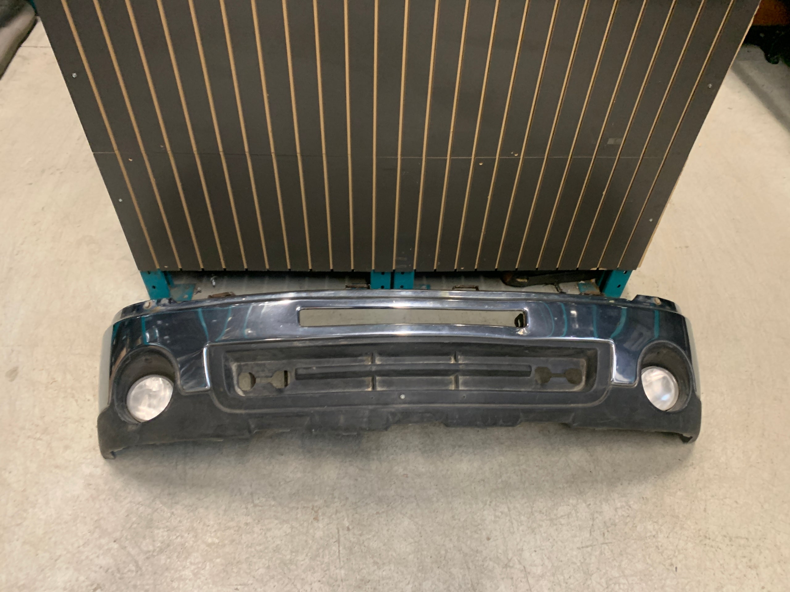 2006 - 2013 GMC SIERRA 2500 / 3500 FRONT BUMPER CHROME ASSEMBLY WITH FOG LIGHTS