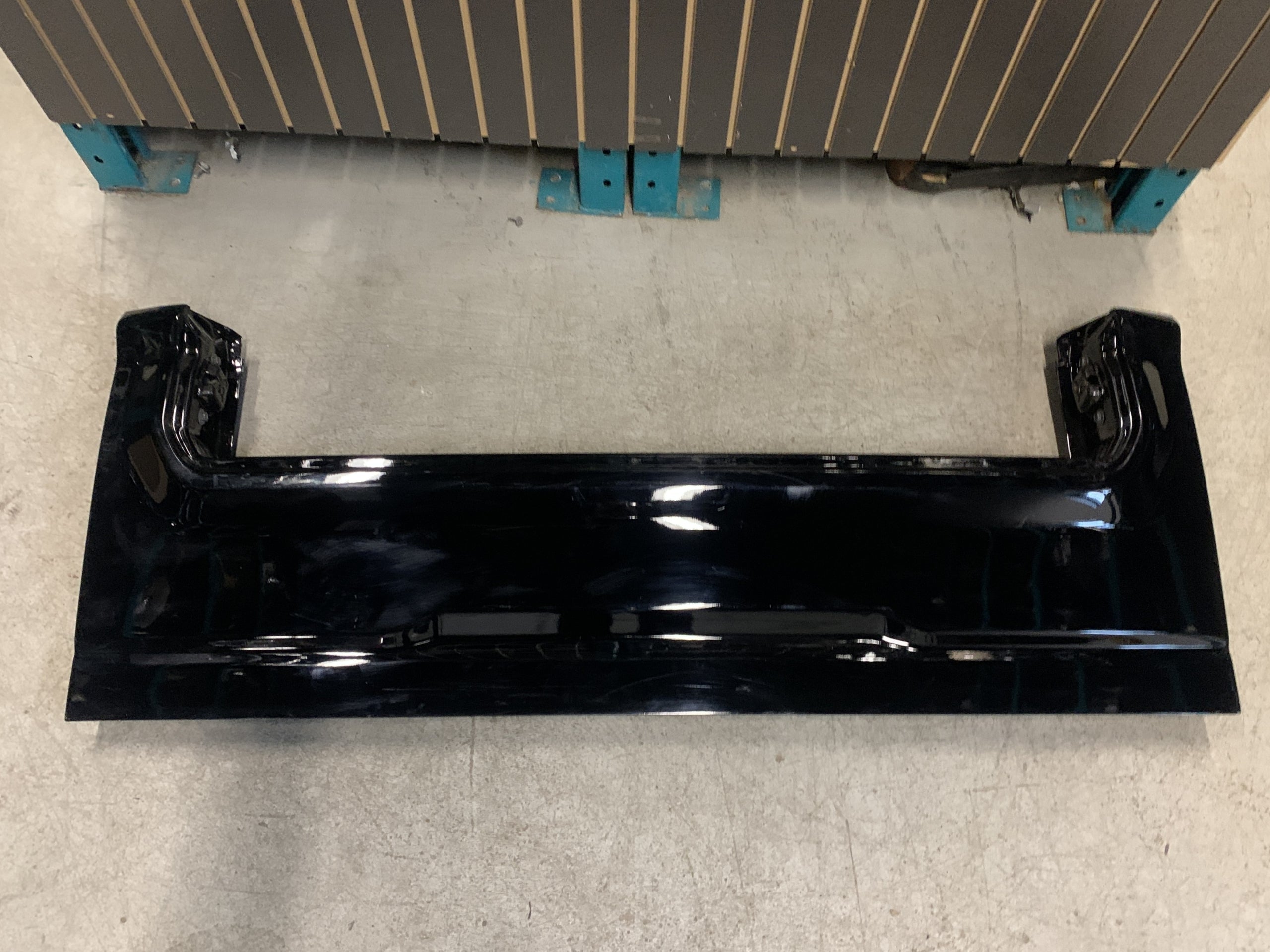 2019 - 2025 GMC SIERRA / CHEVY SILVERADO 2500 / 3500 MULTIPRO TAILGATE LOWER SHELL BLACK OEM USED