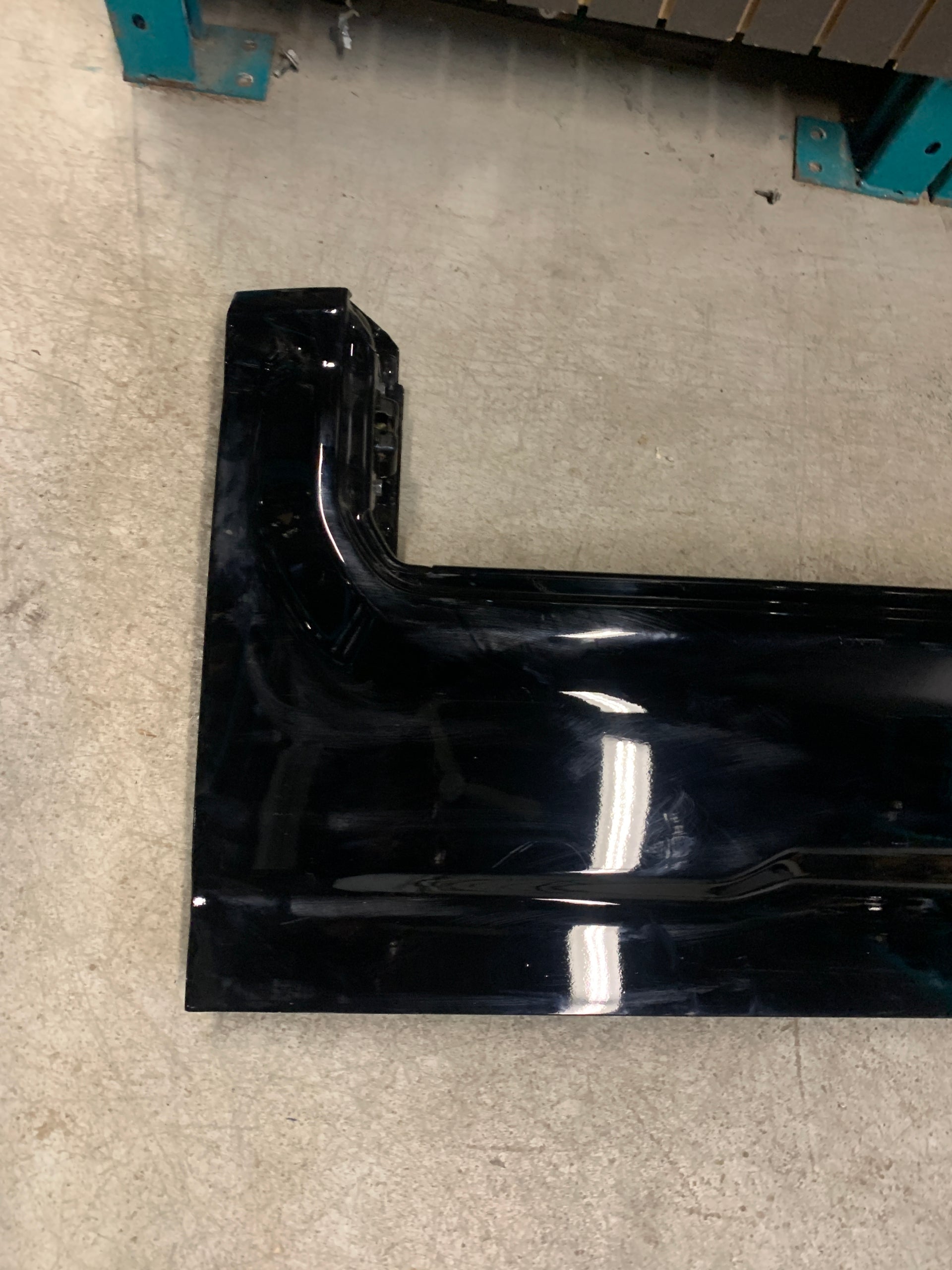 2019 - 2025 GMC SIERRA / CHEVY SILVERADO 2500 / 3500 MULTIPRO TAILGATE LOWER SHELL BLACK OEM USED