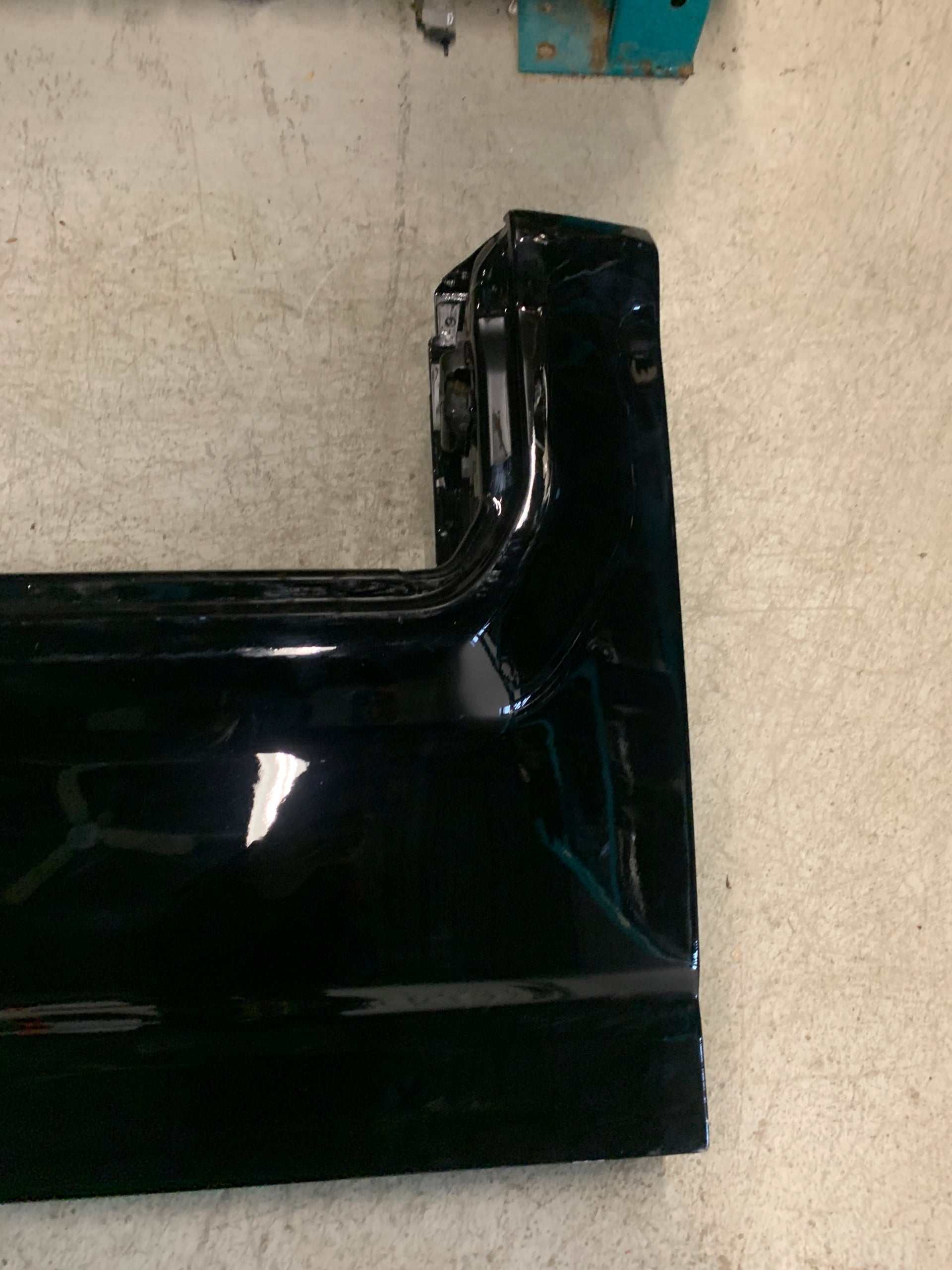 2019 - 2025 GMC SIERRA / CHEVY SILVERADO 2500 / 3500 MULTIPRO TAILGATE LOWER SHELL BLACK OEM USED