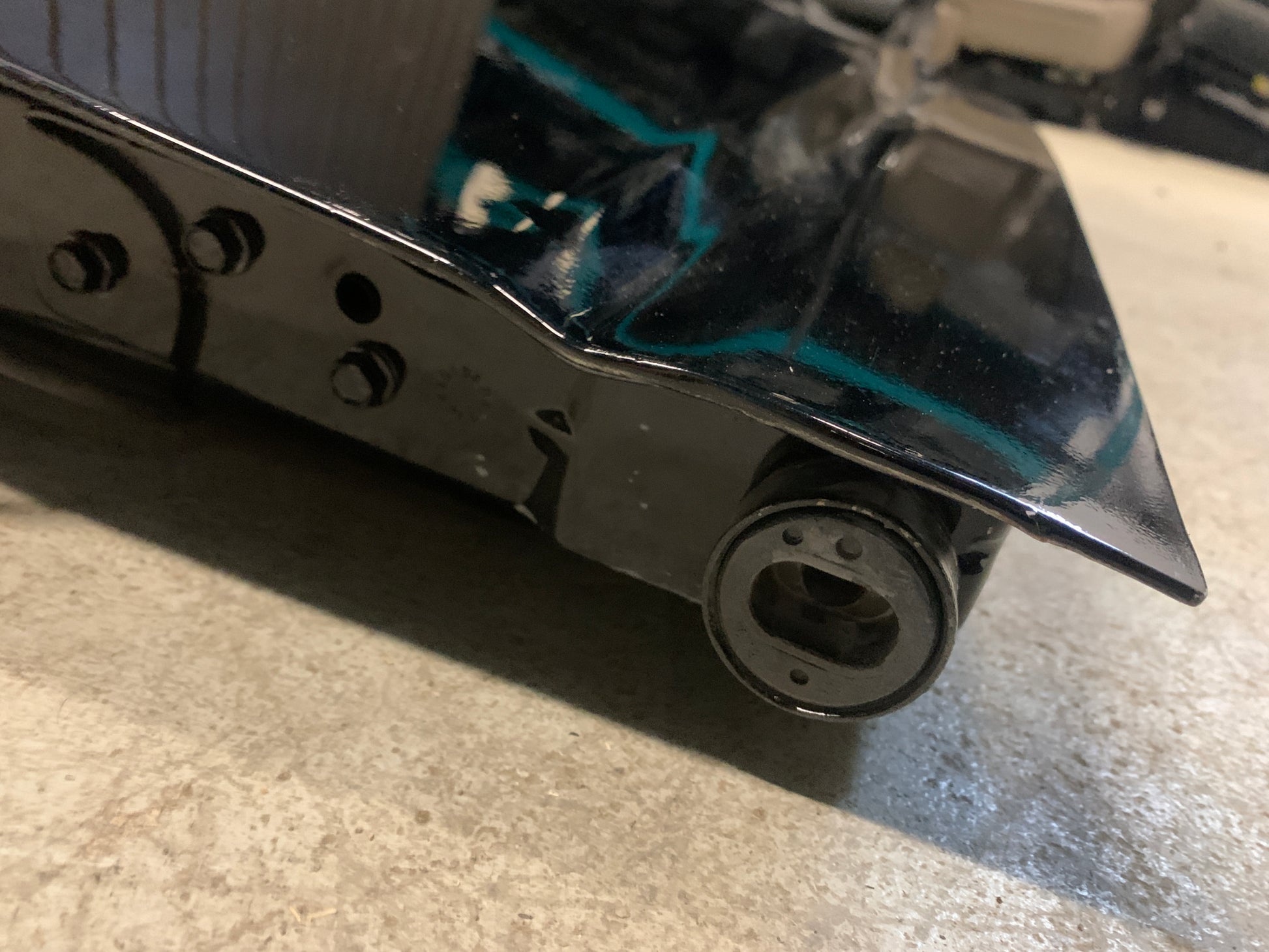 2019 - 2025 GMC SIERRA / CHEVY SILVERADO 2500 / 3500 MULTIPRO TAILGATE LOWER SHELL BLACK OEM USED