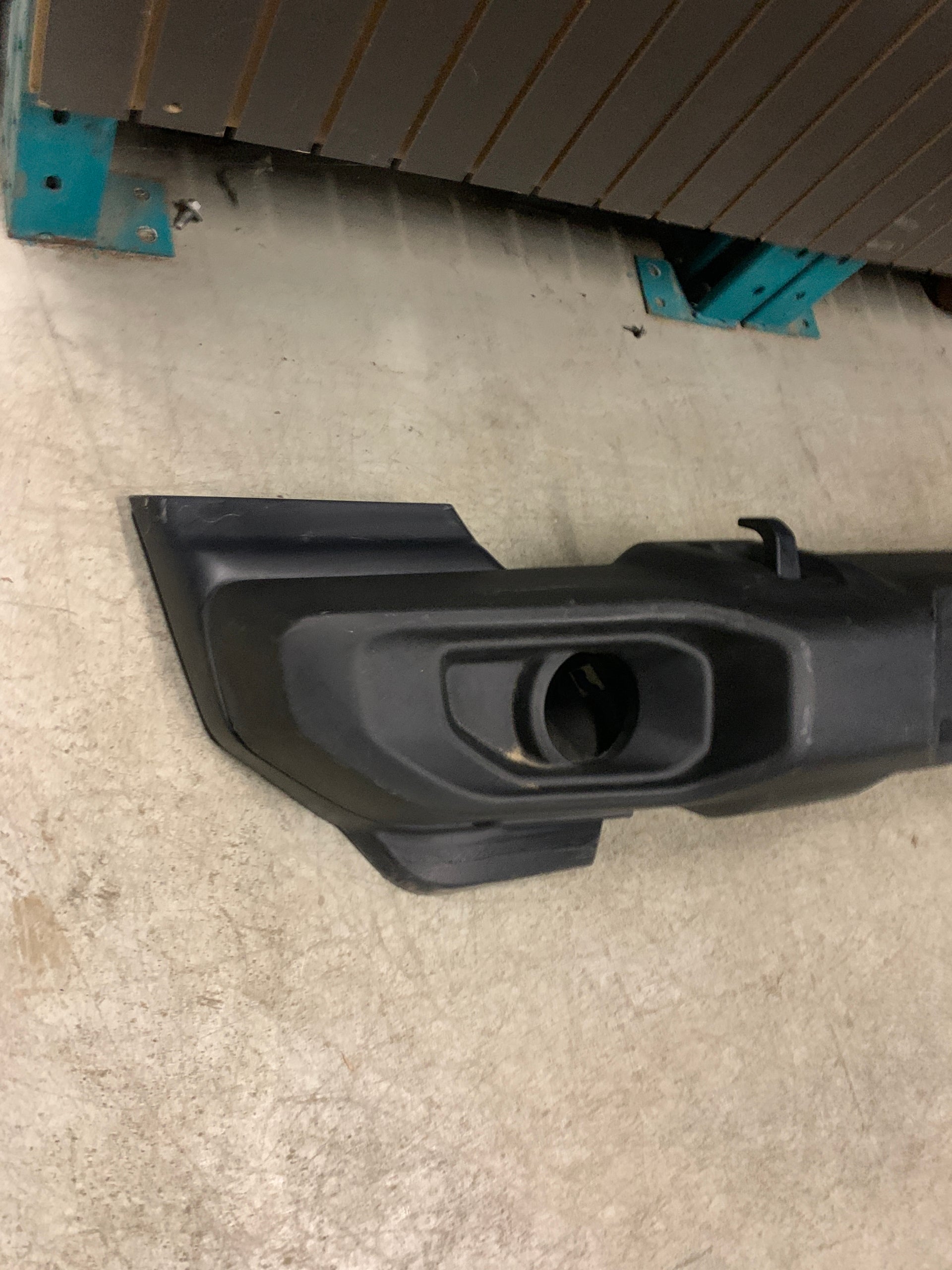MONTAJE DE PARACHOQUES DELANTERO JEEP WRANGLER 2018 - 2024
