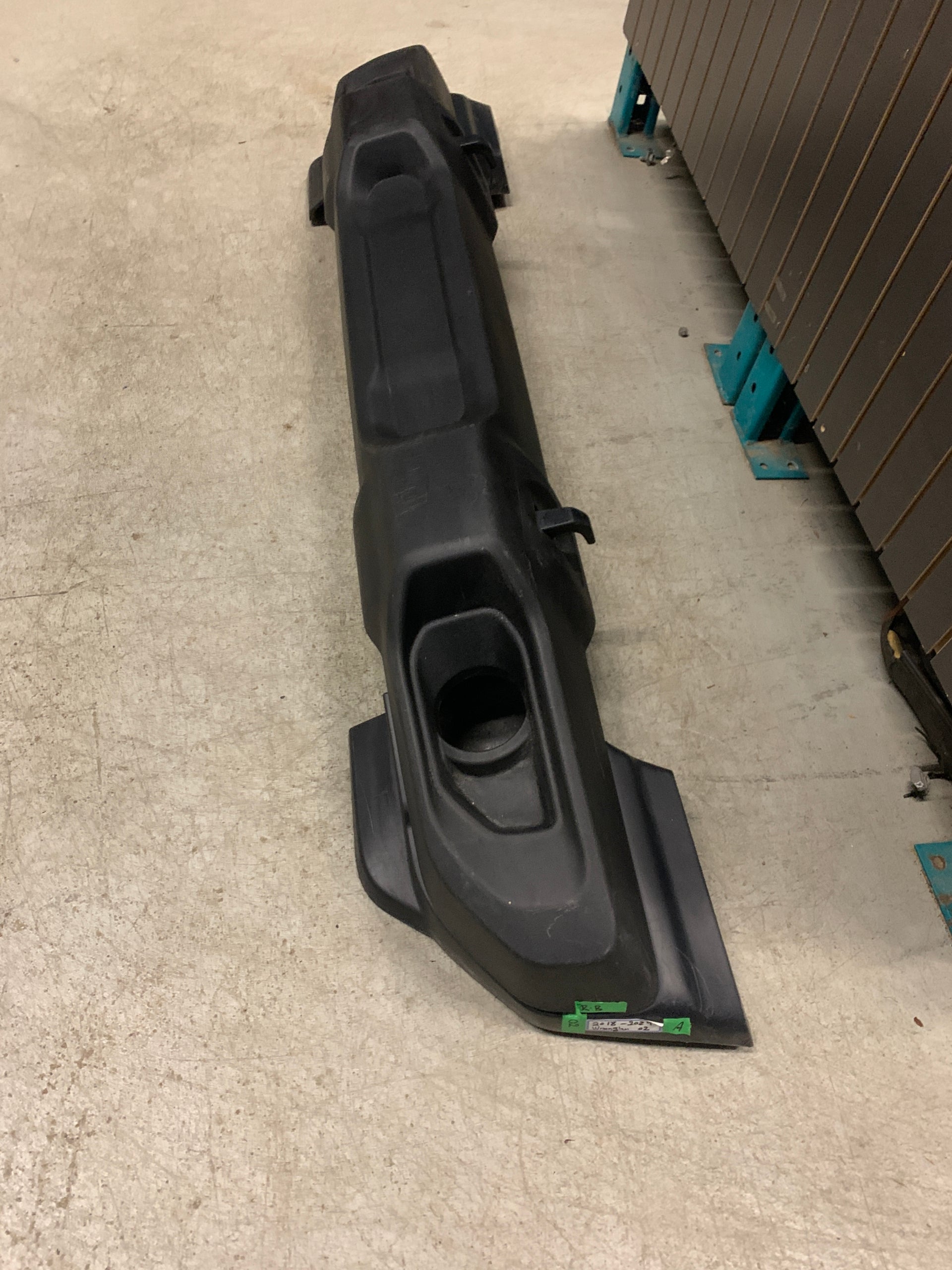 MONTAJE DE PARACHOQUES DELANTERO JEEP WRANGLER 2018 - 2024