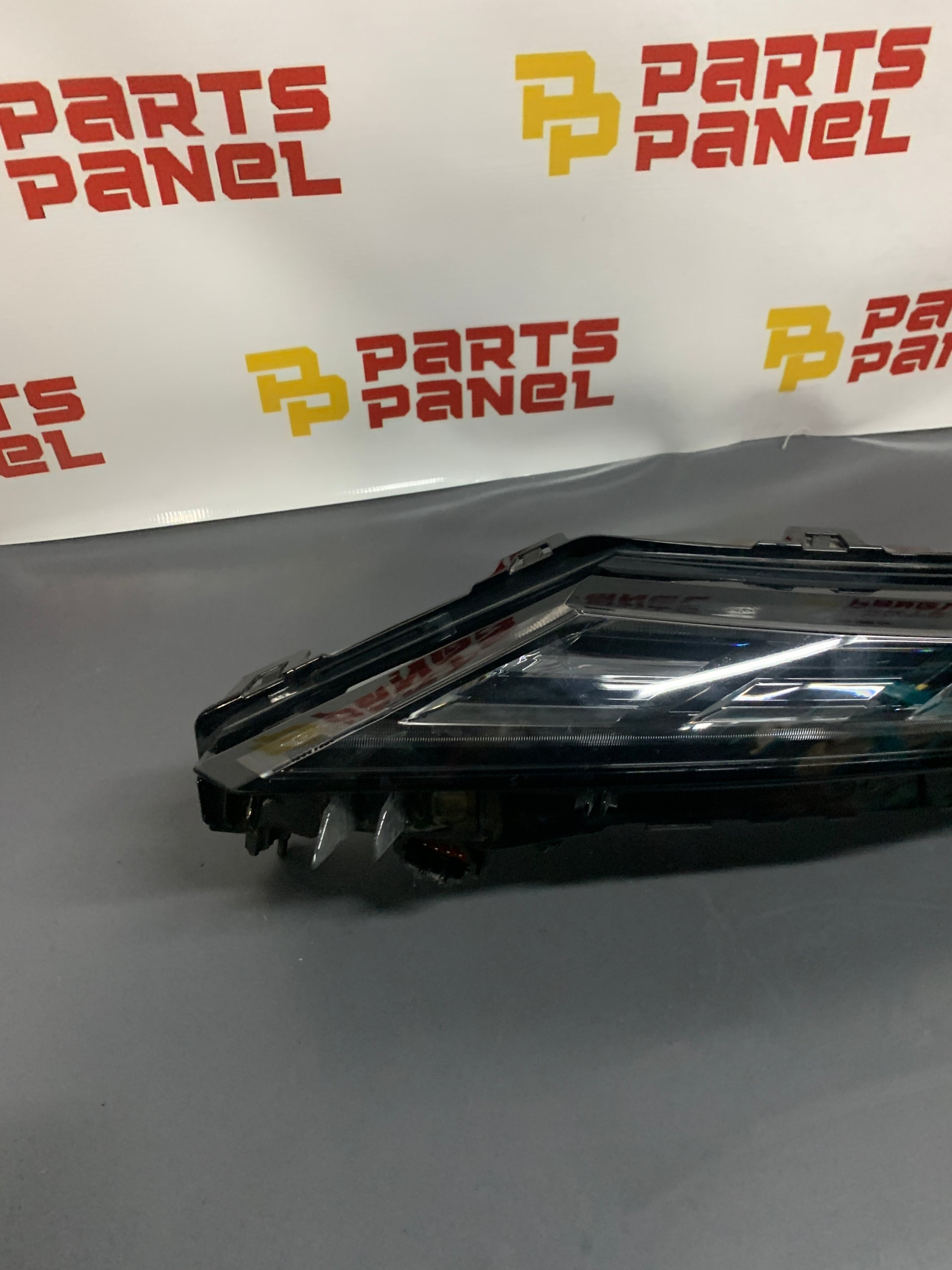 2022 - 2025 MITSHUBISHI OUTLANDER FRONT LH DRIVER SIDE PARK / FOG LAMP 8310A043
