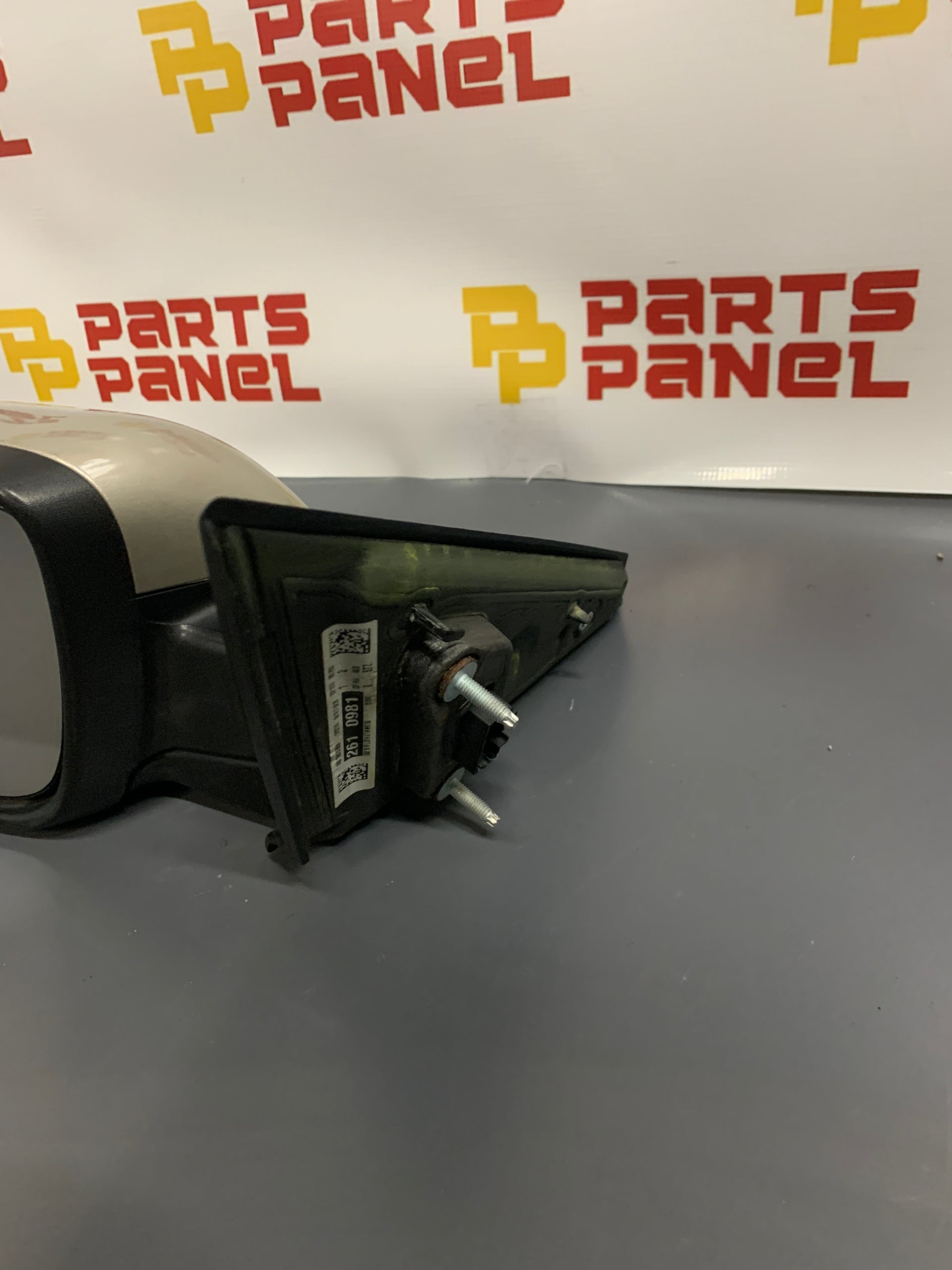 2016 - 2019 FORD EXPLORER LH DRIVER DOOR MIRROR WITH APPROACH LAMP WITHOUT BLIND SPOT GB53-17683-CF