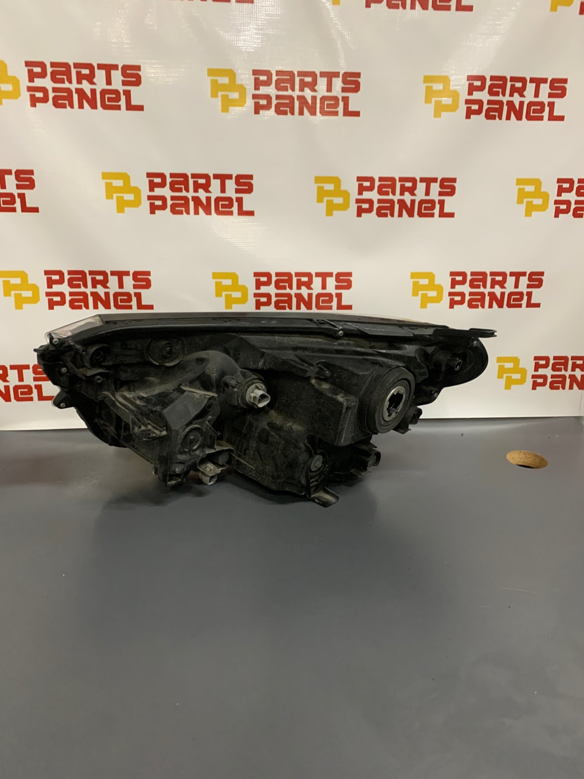 2016 - 2018 TOYOTA RAV4 HALOGEN HEADLIGHT PASSENGER RH SIDE HEADLIGHT OEM USED