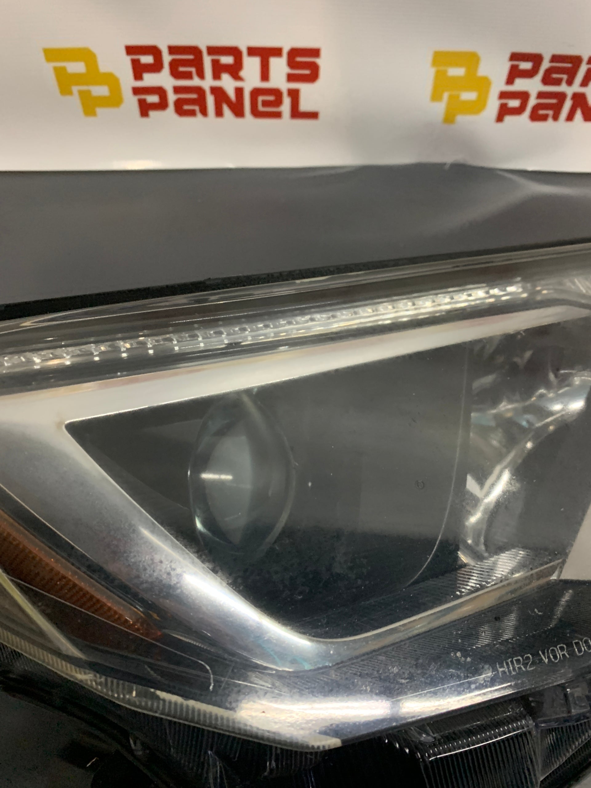 2016 - 2018 TOYOTA RAV4 HALOGEN HEADLIGHT PASSENGER RH SIDE HEADLIGHT OEM USED