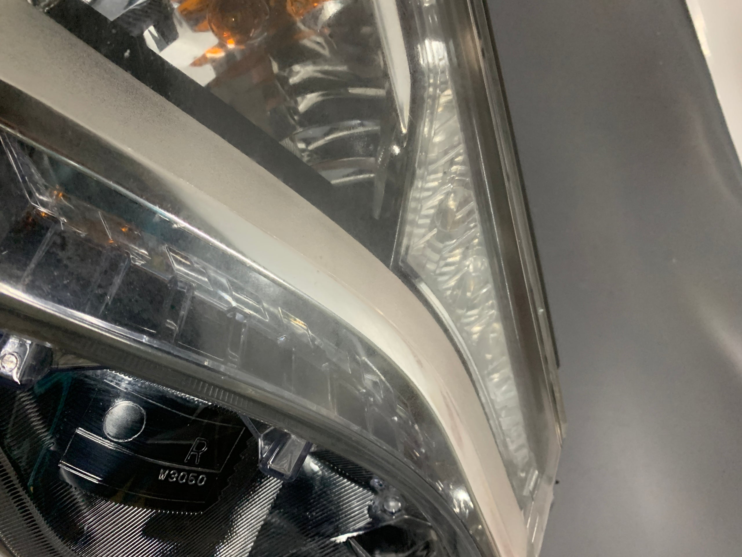 2016 - 2018 TOYOTA RAV4 HALOGEN HEADLIGHT PASSENGER RH SIDE HEADLIGHT OEM USED