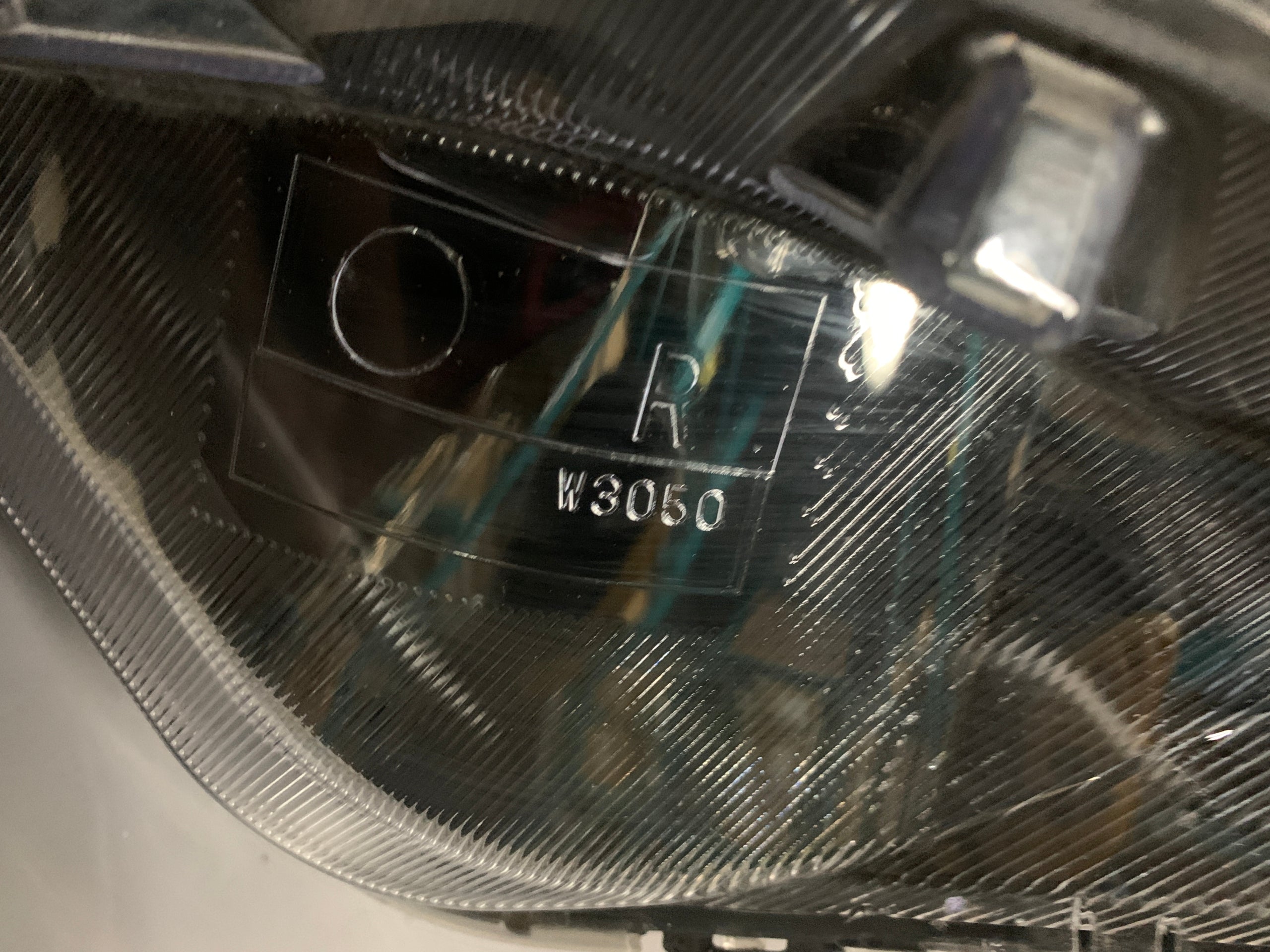 2016 - 2018 TOYOTA RAV4 HALOGEN HEADLIGHT PASSENGER RH SIDE HEADLIGHT OEM USED