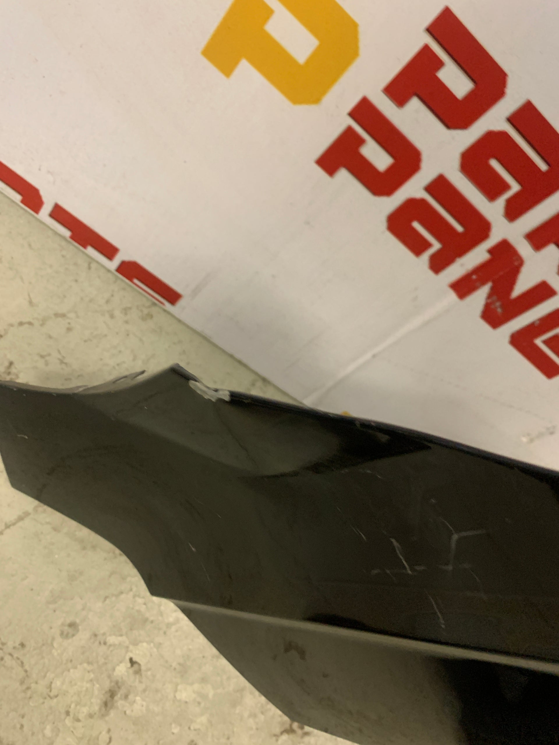2018 - 2021 VOLKSWAGEN TIGUAN PASSENGER RH SIDE FENDER BLACK OEM USED