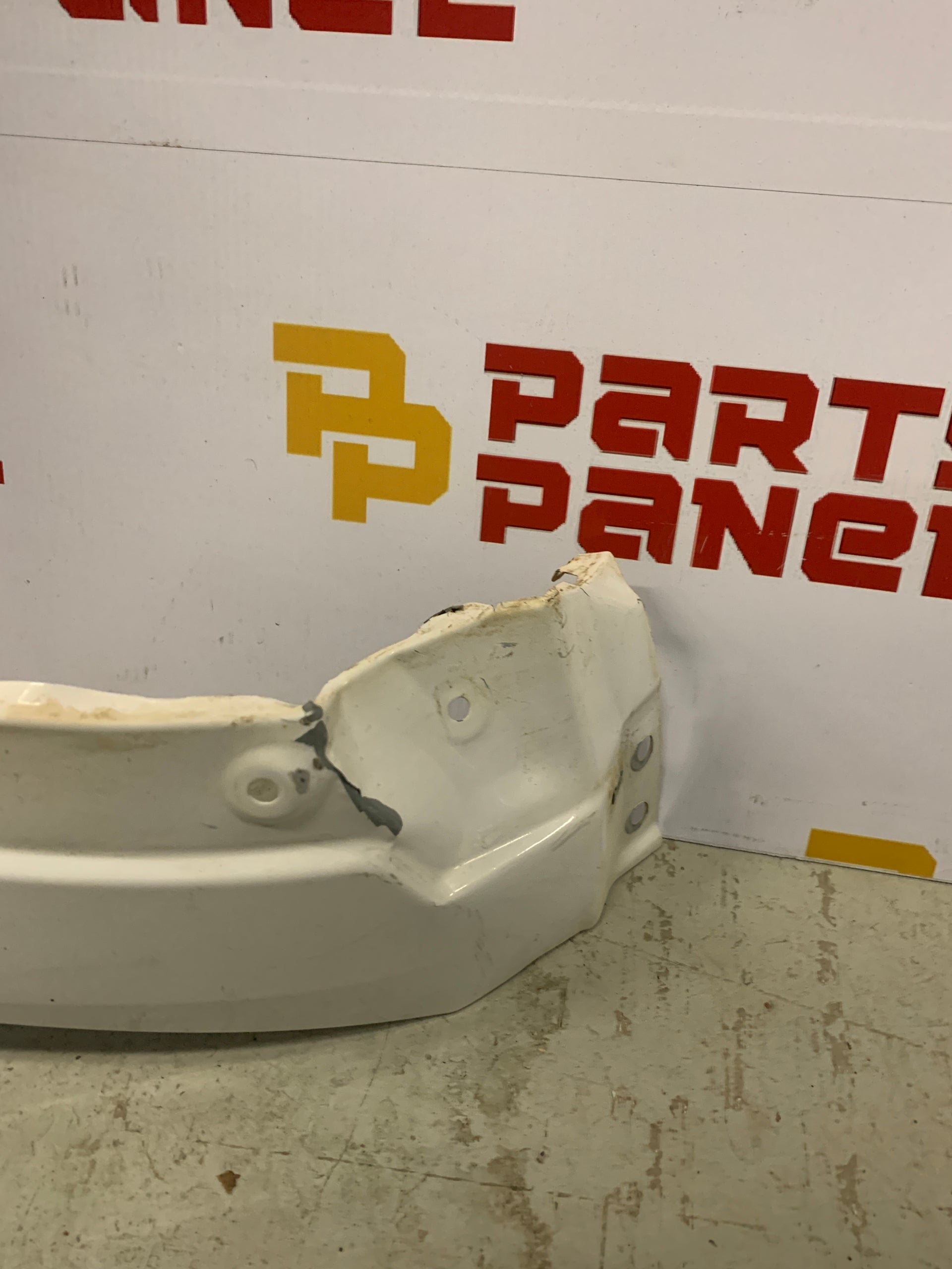 2019 - 2025 CHEVY SILVERADO 2500 / 3500 PASSENGER RH SIDE FENDER  WHITE OEM USED