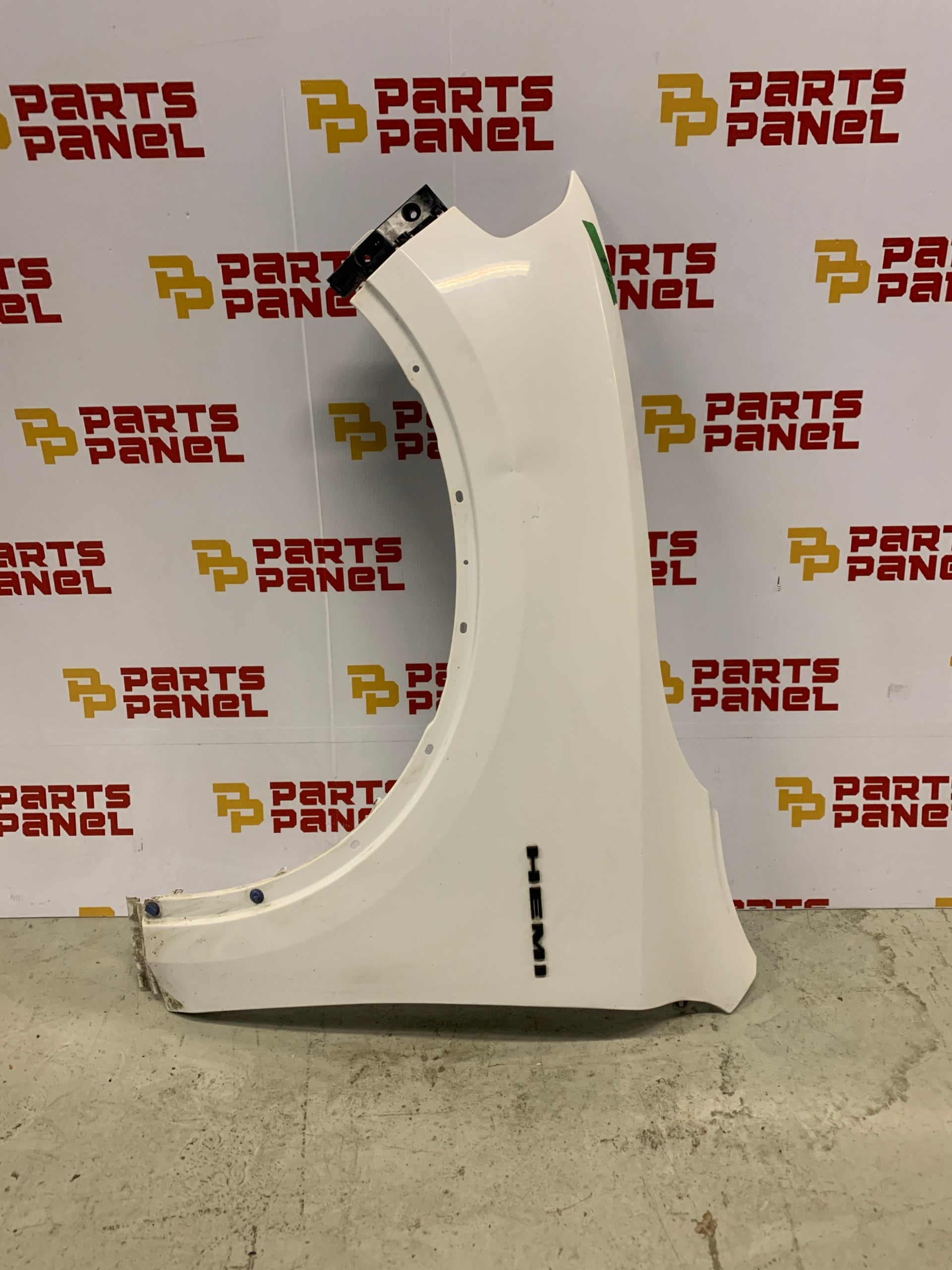 2011 - 2022 DODGE DURANGO DRIVER LH SIDE FENDER WHITE OEM USED 