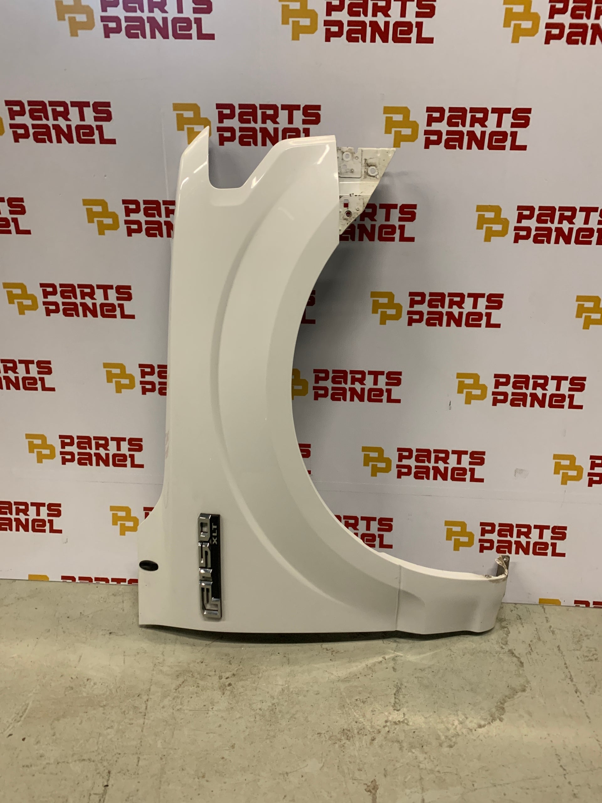 2015 - 2020 FORD F150 DRIVER LH SIDE FENDER PANEL COVER WHITE OEM USED 