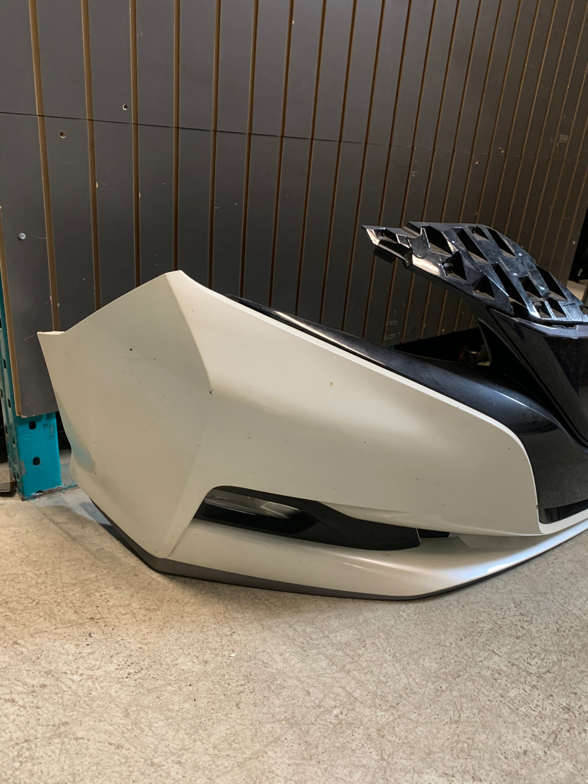 2018 - 2025 NISSAN LEAF FRONT WHITE BUMPER ASSEMBLY OEM USED  