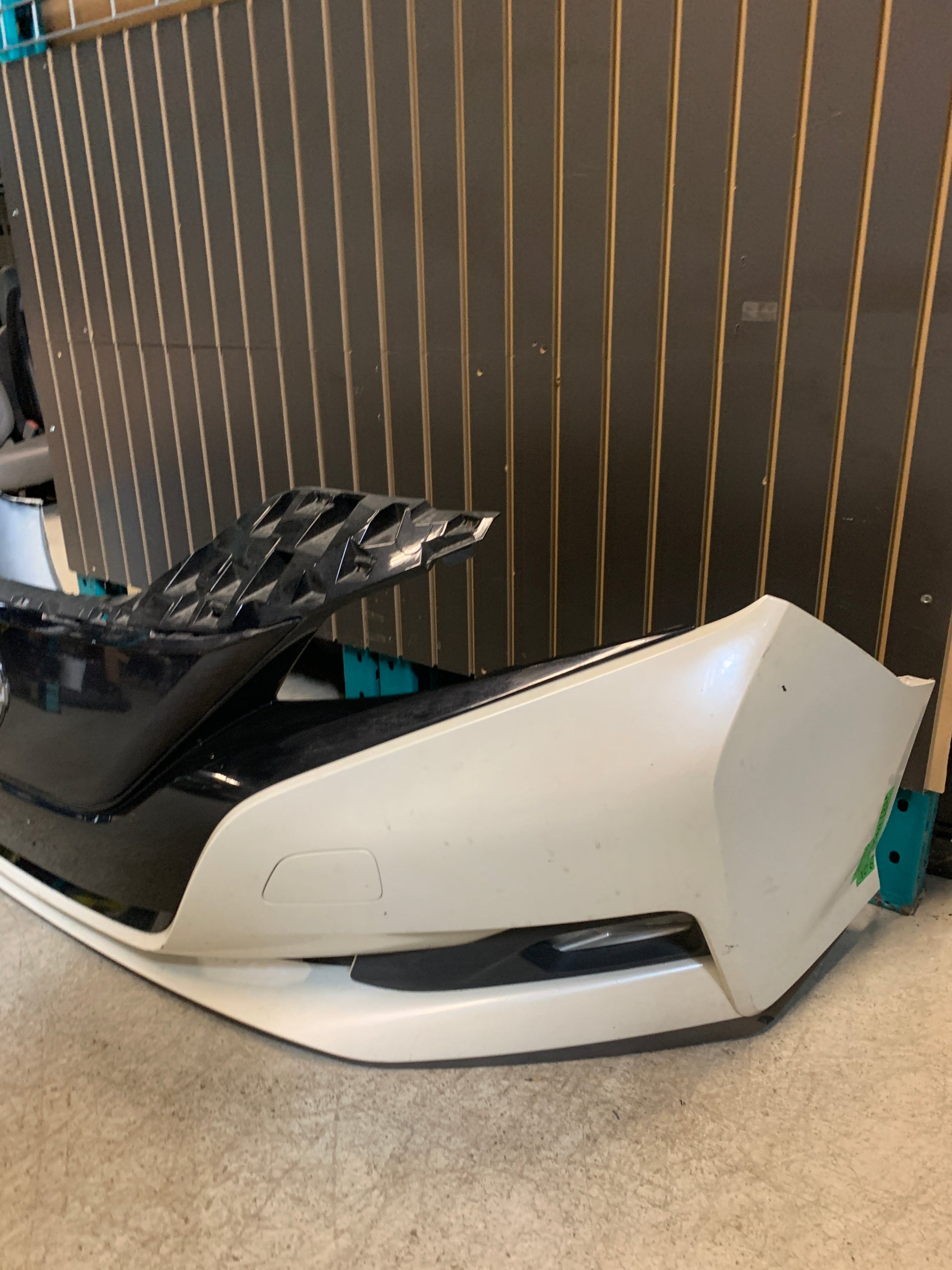 2018 - 2025 NISSAN LEAF FRONT WHITE BUMPER ASSEMBLY OEM USED  