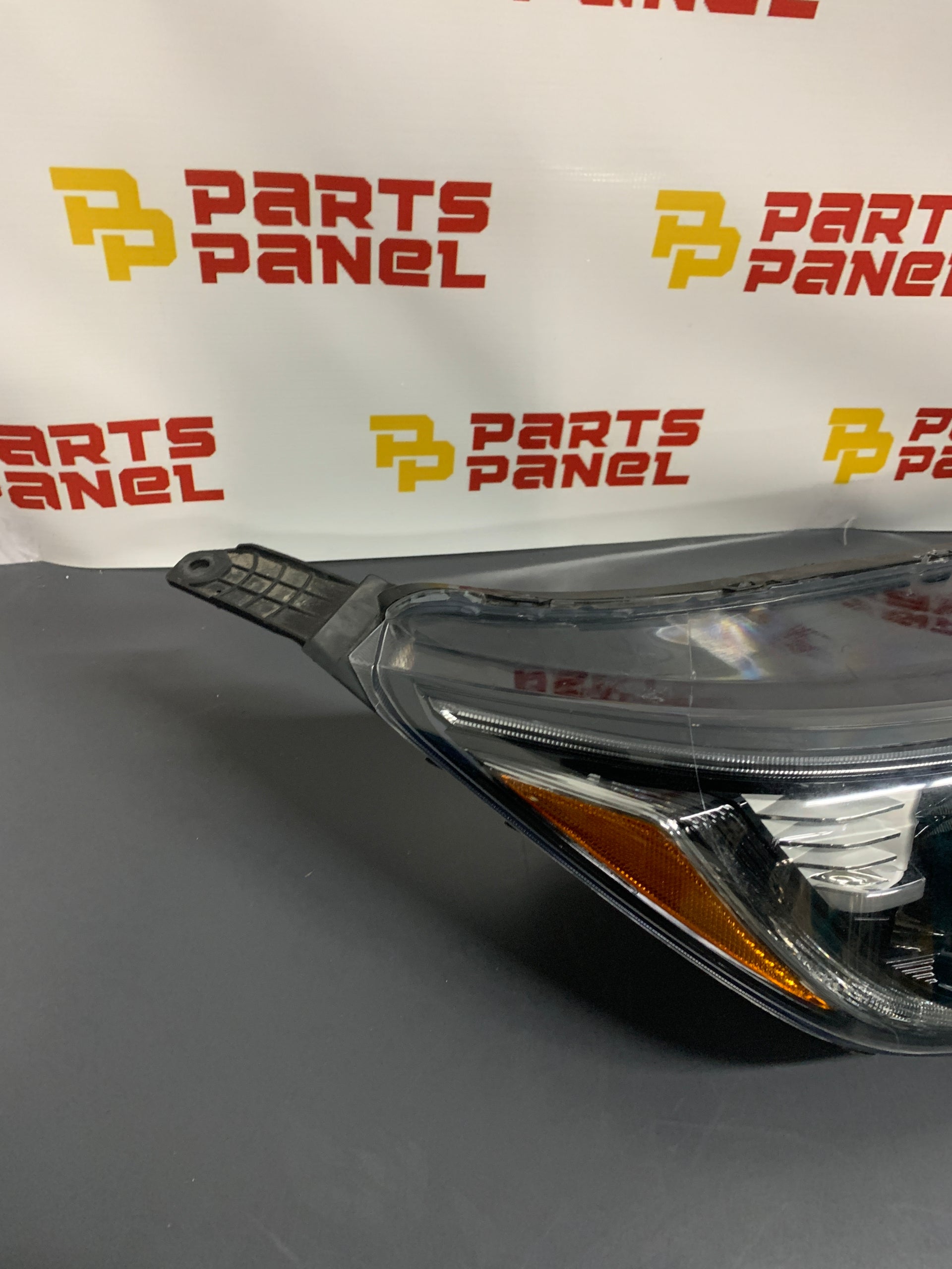 2017 - 2022 HONDA CRV PASSENGER RH SIDE HALOGEN HEADLIGHT OEM USED
