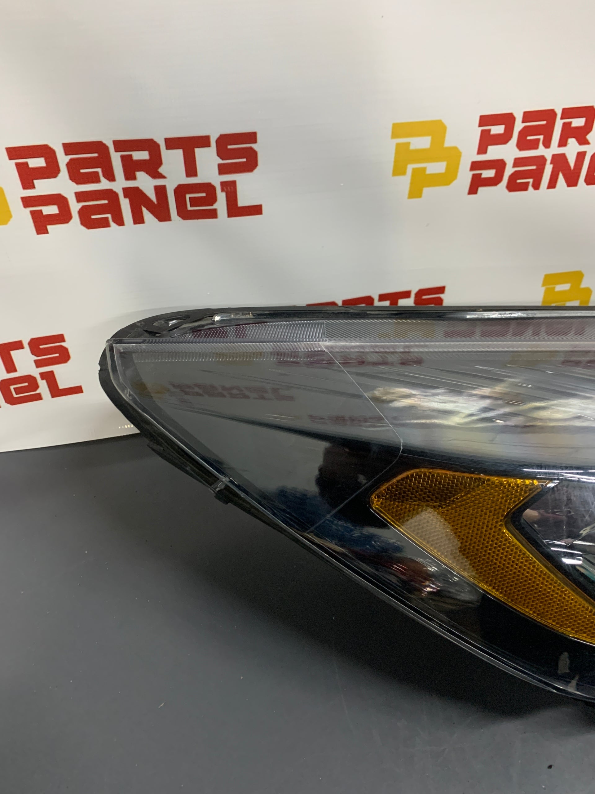 2017 - 2019 FORD ESCAPE PASSENGER RH SIDE HALOGEN PROJECTOR TYPE  BLACK BEZLE HEADLIGHT OEM USED 44ZH2324B