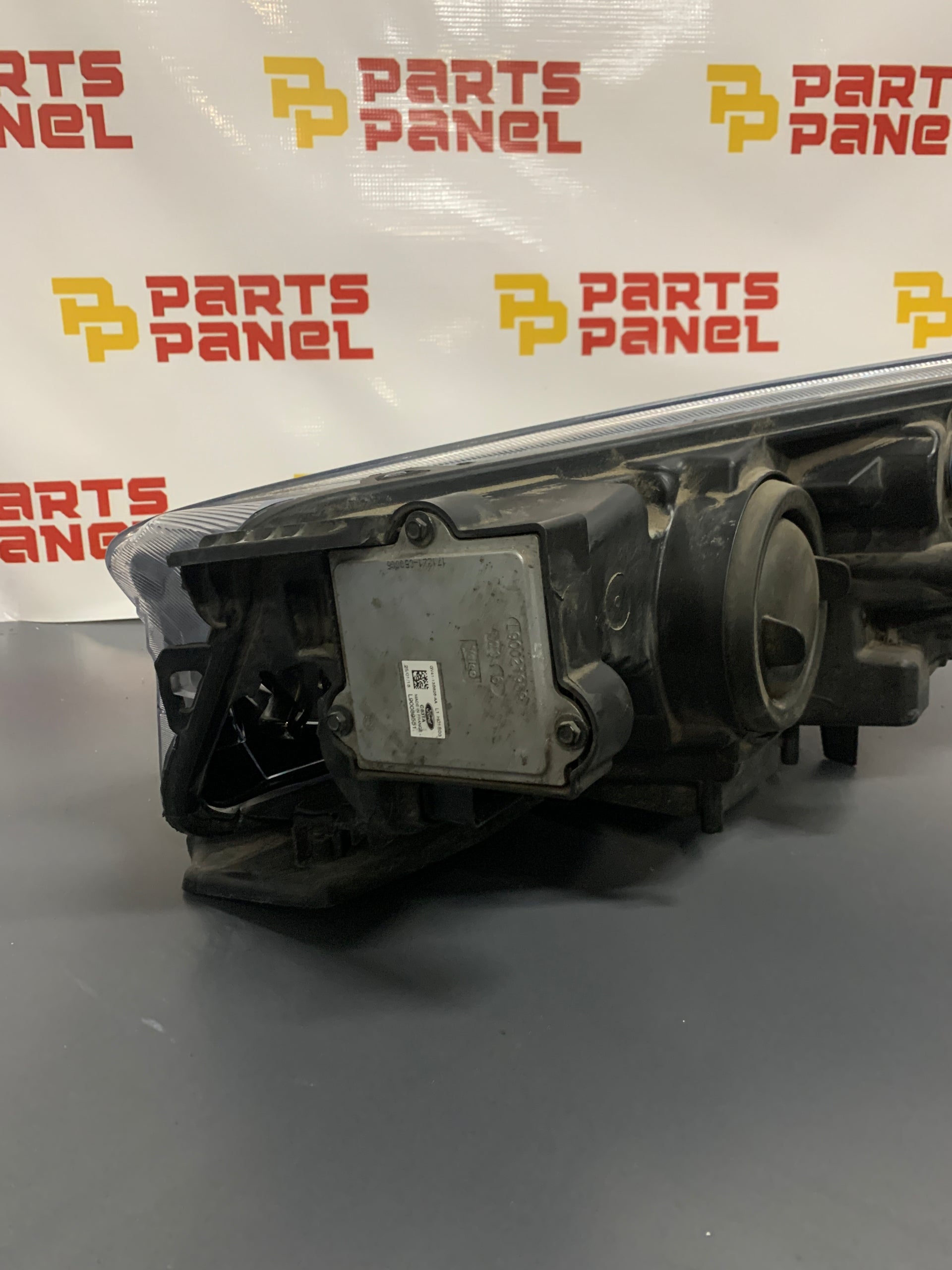 2017 - 2019 FORD ESCAPE PASSENGER RH SIDE HALOGEN PROJECTOR TYPE  BLACK BEZLE HEADLIGHT OEM USED 44ZH2324B