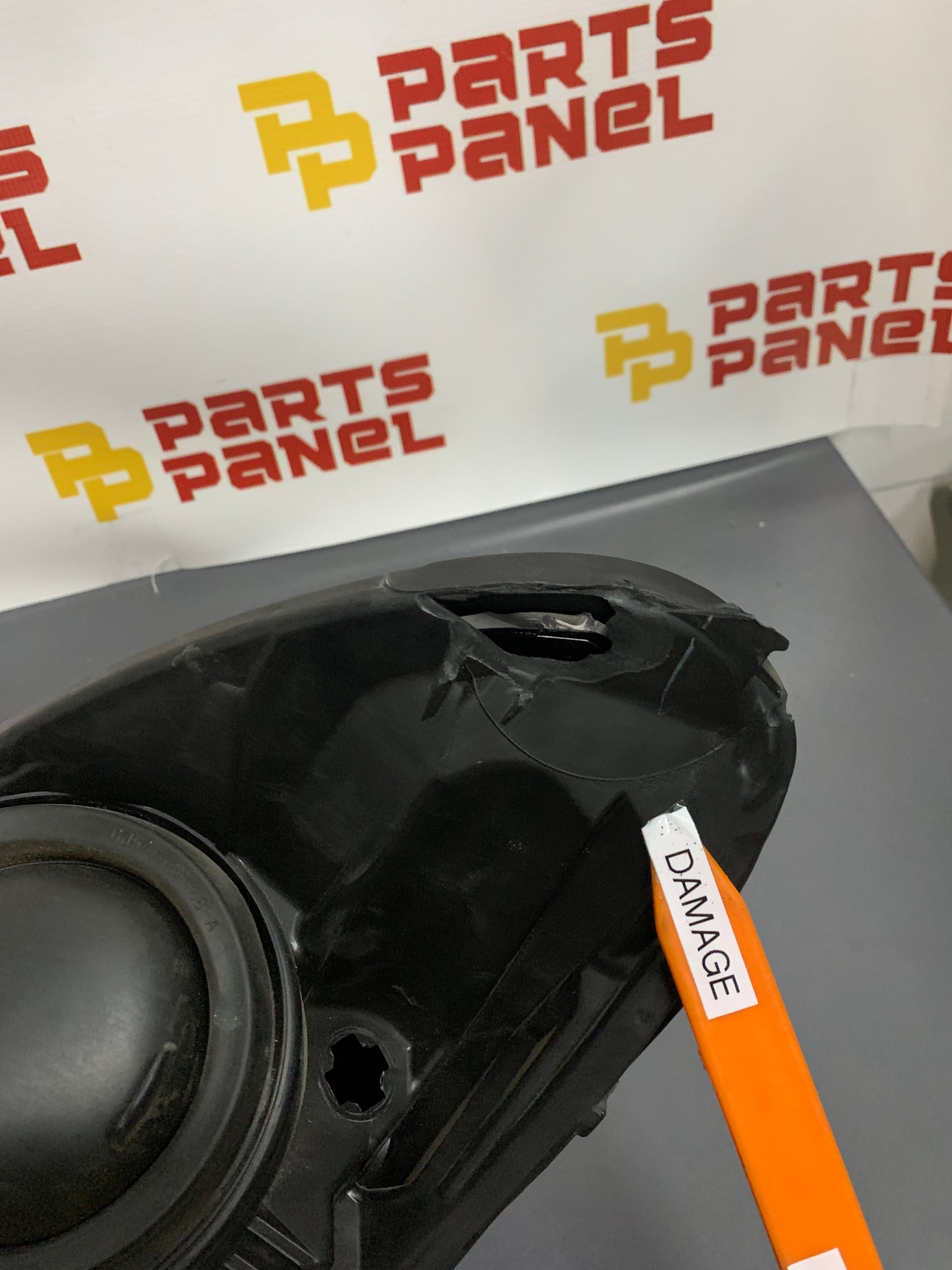 2017 - 2019 FORD ESCAPE PASSENGER RH SIDE HALOGEN PROJECTOR TYPE  BLACK BEZLE HEADLIGHT OEM USED 44ZH2324B
