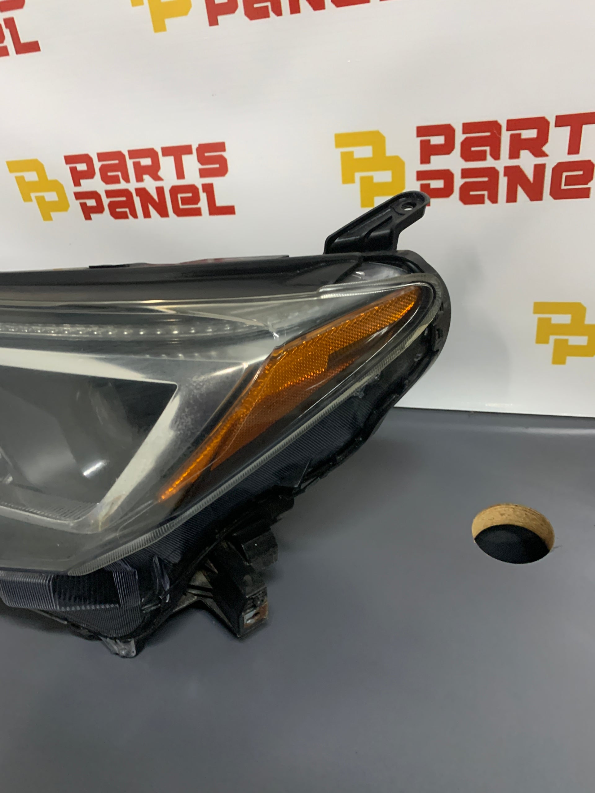 2016 - 2018 TOYOTA RAV4 HALOGEN DRIVER LH SIDE HEADLIGHT OEM USED