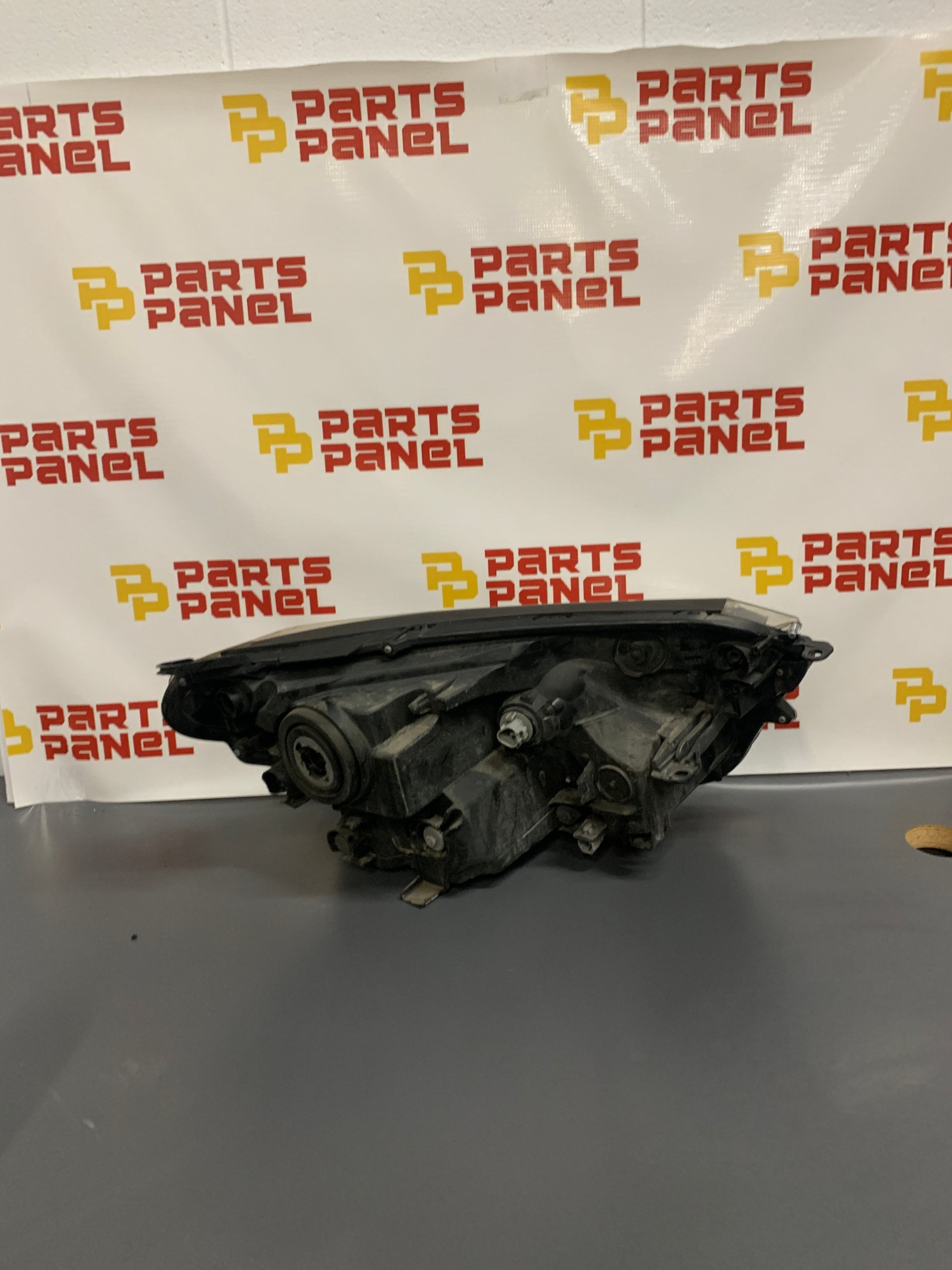 2016 - 2018 TOYOTA RAV4 HALOGEN DRIVER LH SIDE HEADLIGHT OEM USED