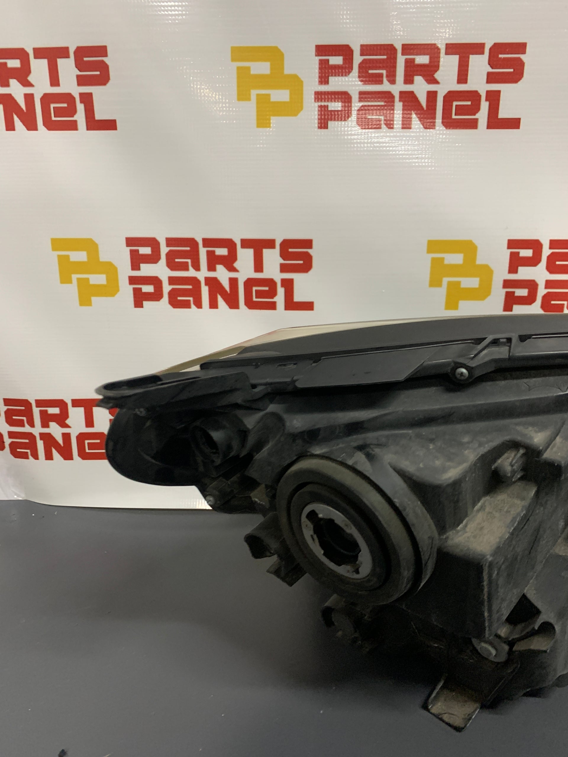 2016 - 2018 TOYOTA RAV4 HALOGEN DRIVER LH SIDE HEADLIGHT OEM USED