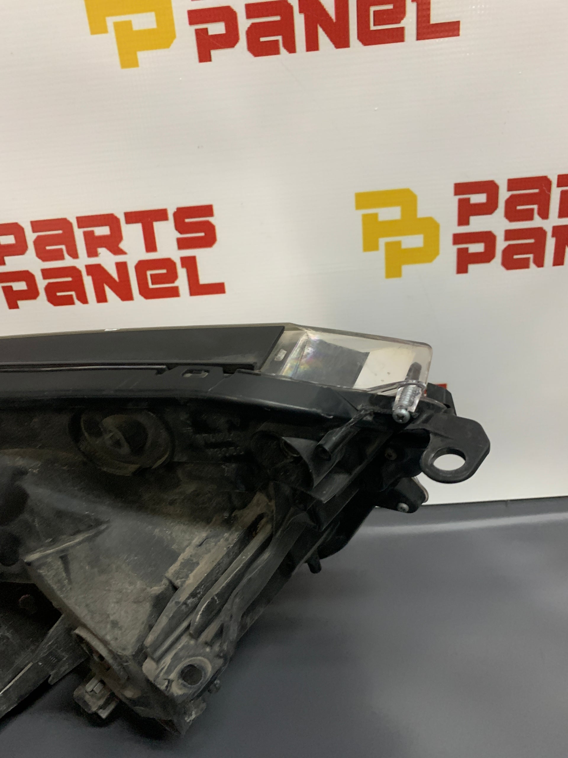 2016 - 2018 TOYOTA RAV4 HALOGEN DRIVER LH SIDE HEADLIGHT OEM USED