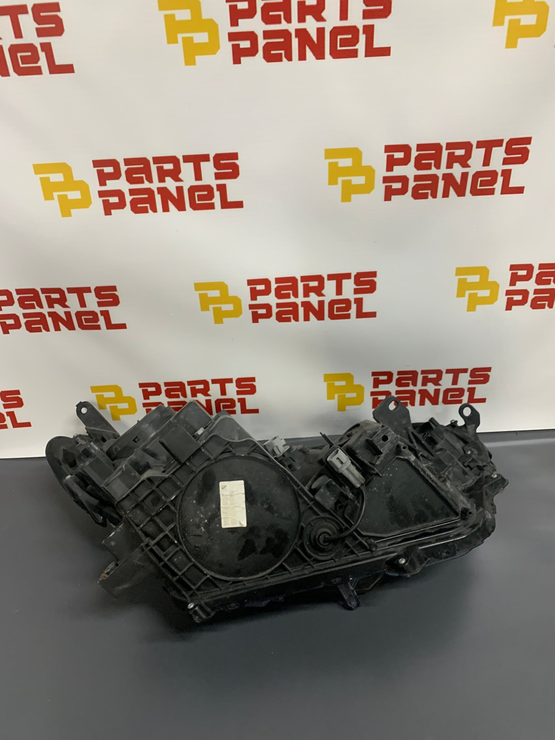2016 - 2018 TOYOTA RAV4 HALOGEN DRIVER LH SIDE HEADLIGHT OEM USED