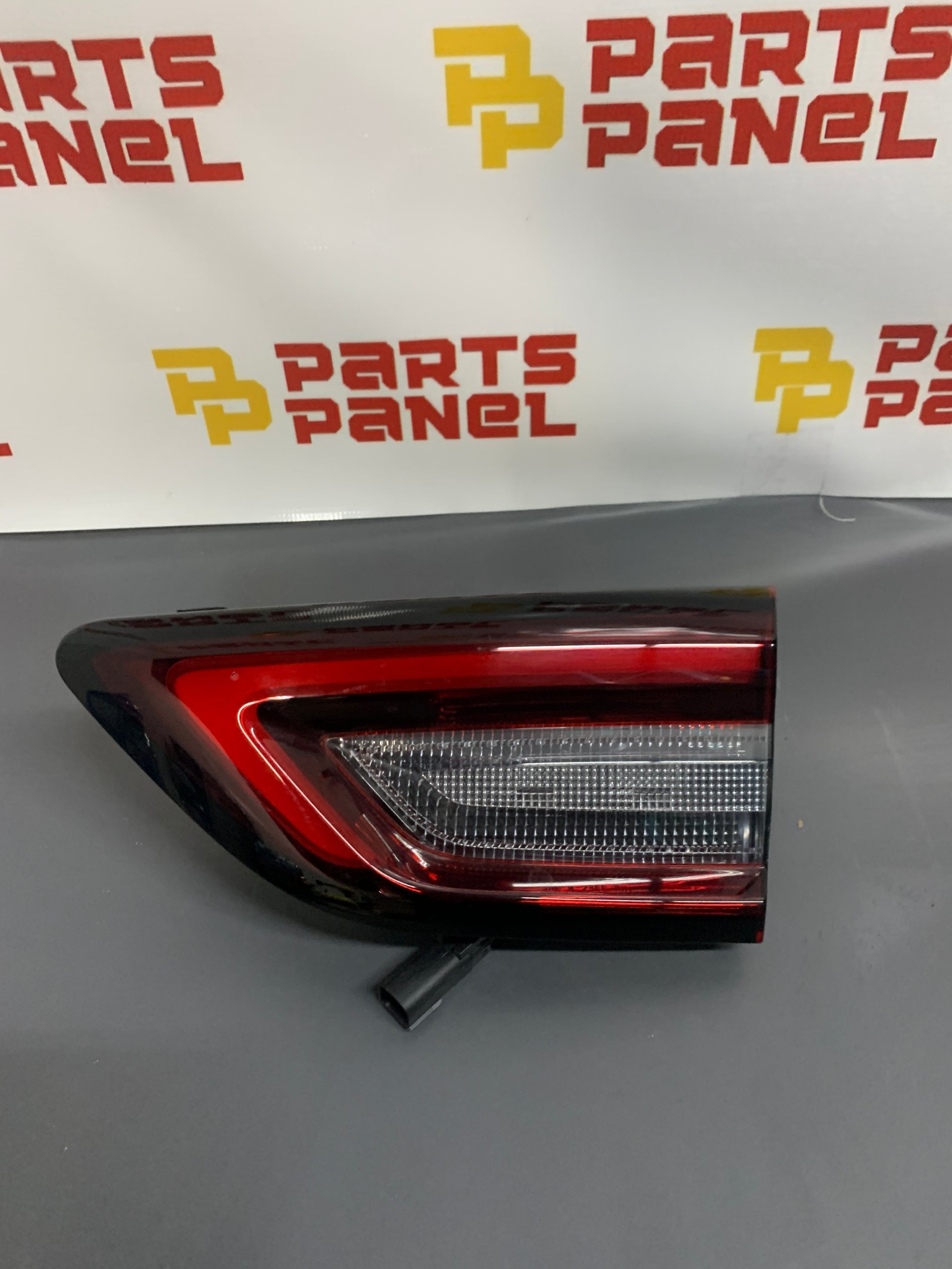 2022 - 2026 FORD ESCAPE DRIVER LH SIDE LIFTGATE MOUNTED TAIL LIGHT PJ6B-13A603-AC
