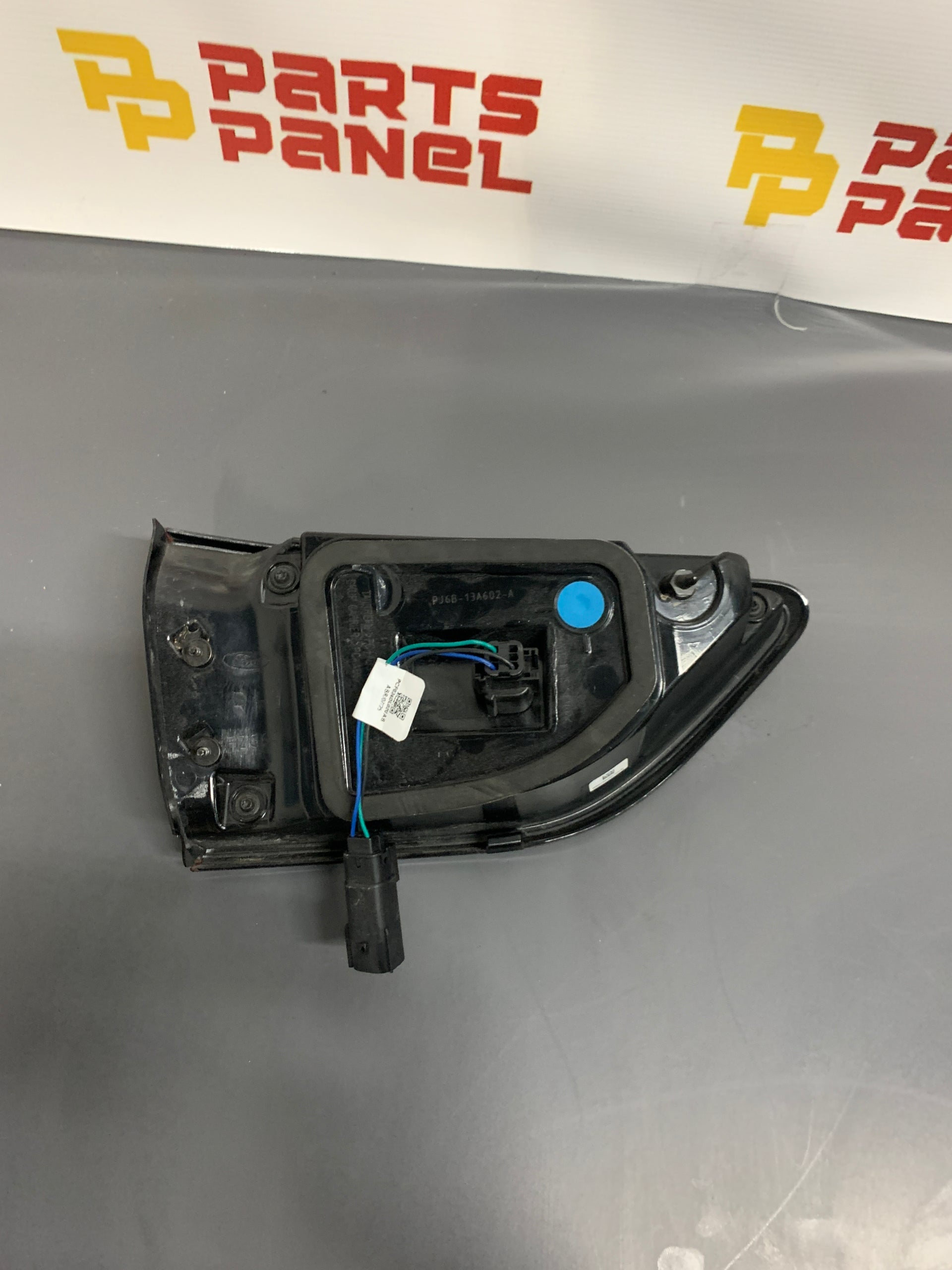 2022 - 2026 FORD ESCAPE DRIVER LH SIDE LIFTGATE MOUNTED TAIL LIGHT PJ6B-13A603-AC