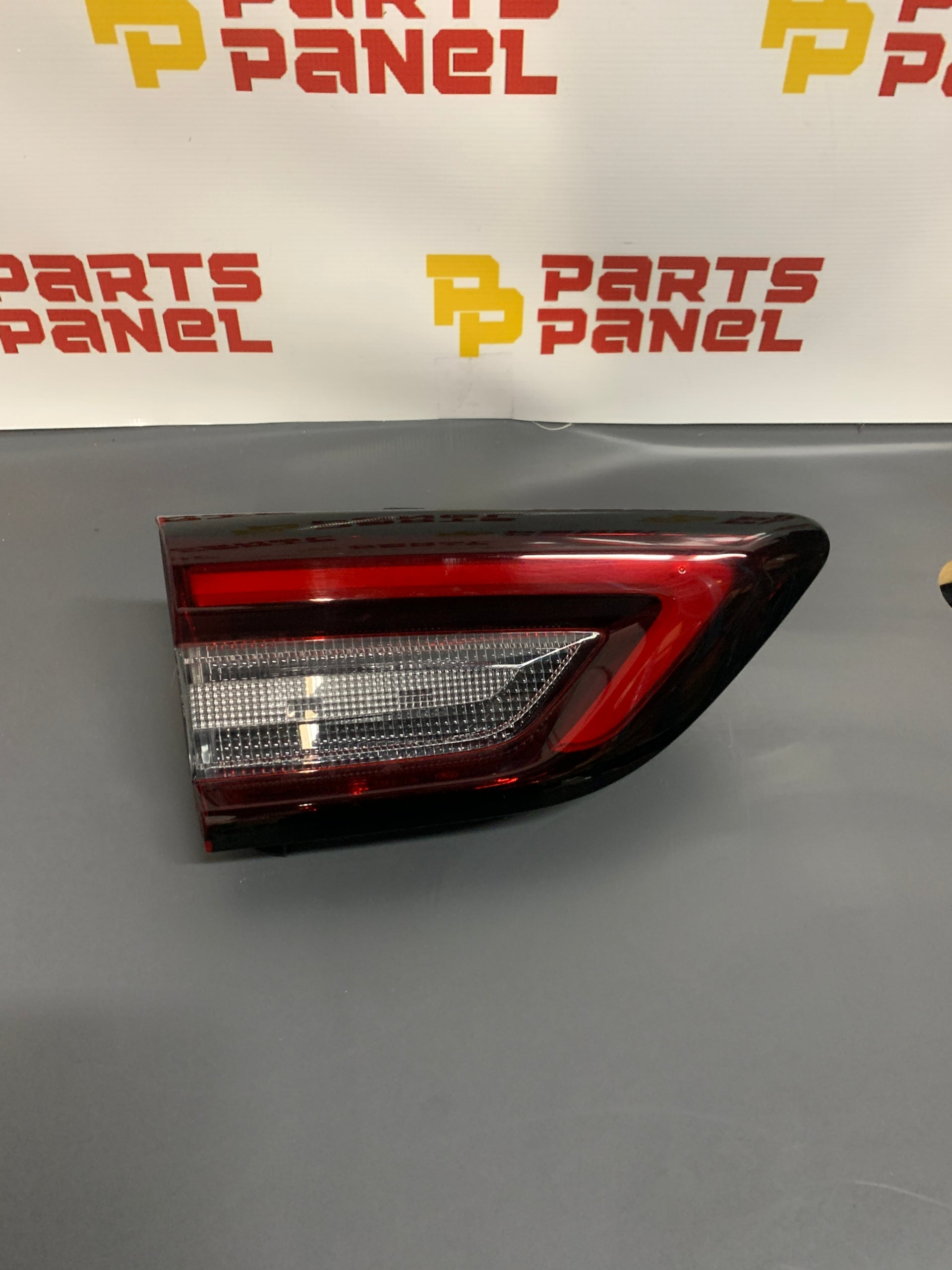2022 - 2026 FORD ESCAPE PASSENGER RH SIDE LIFTGATE MOUNTED TAIL LIGHT PJ6B-13A602-AC